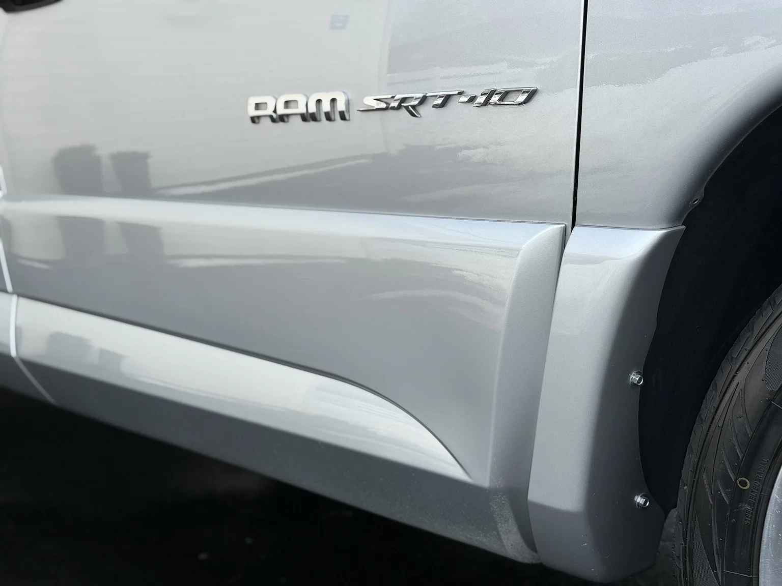 Exteriörbild på 2005 Dodge RAM SRT-10 Regular Cab Manual  (20)