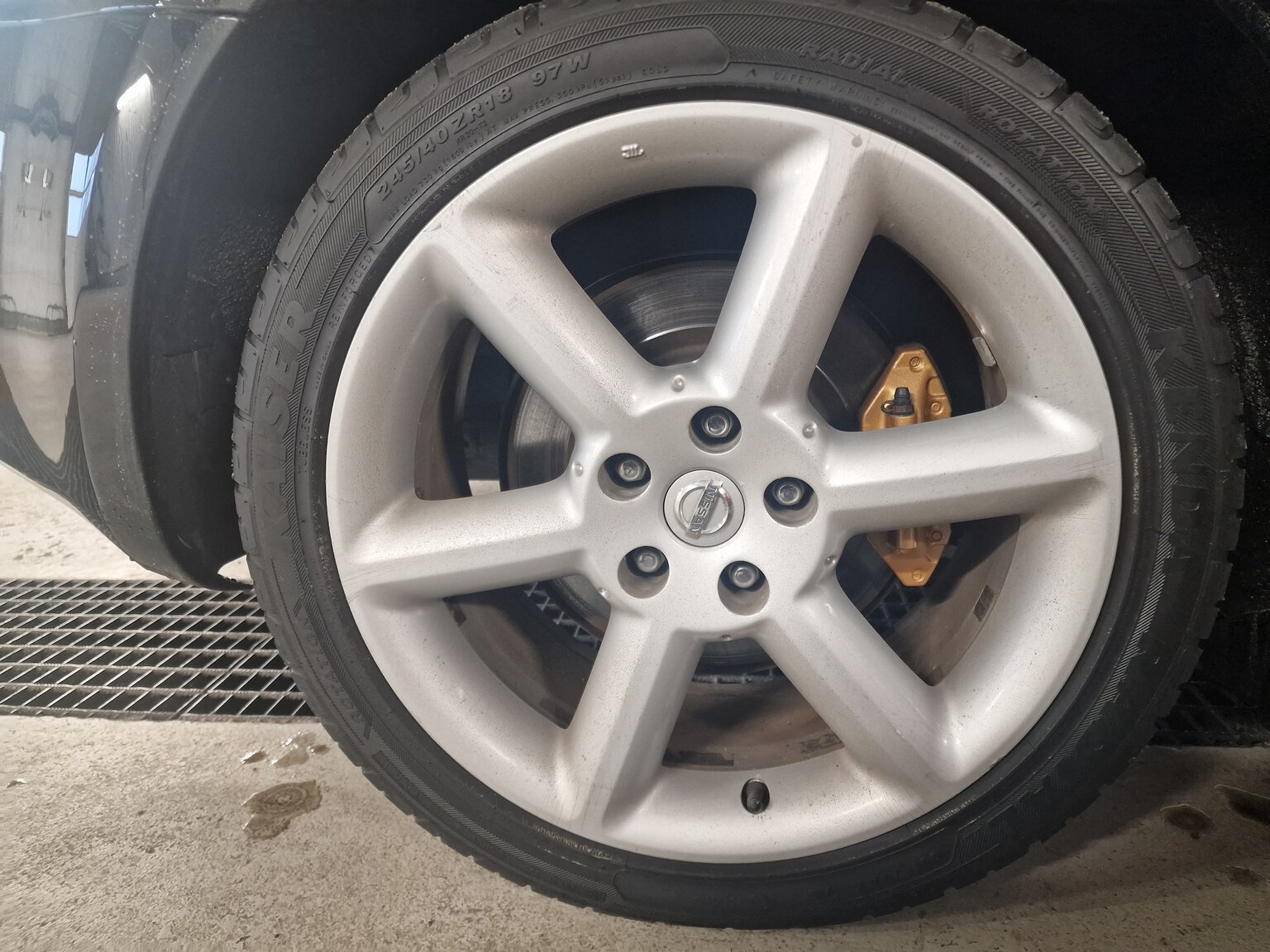 Exteriörbild på 2004 Nissan 350Z