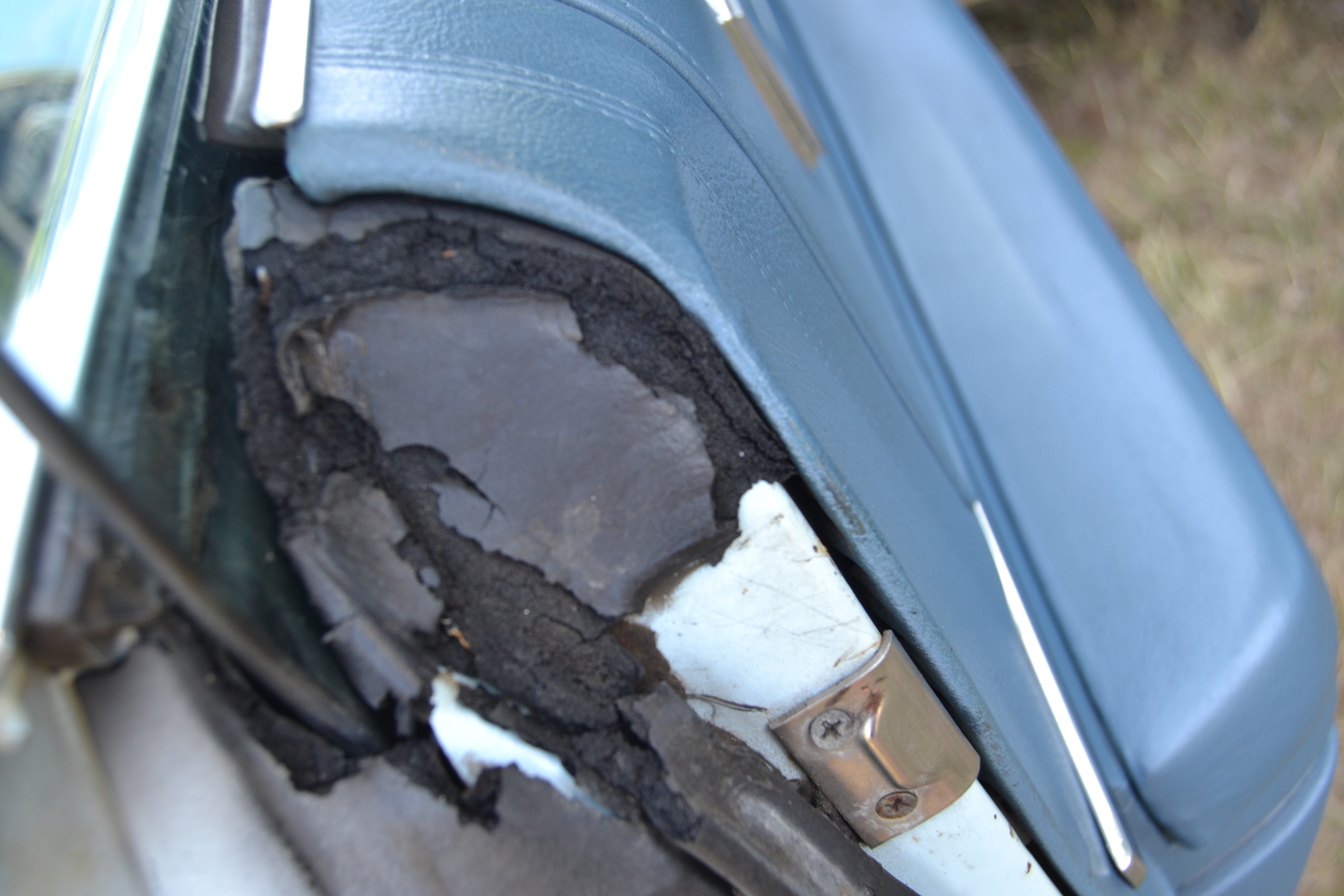 Interior image of 1970 Oldsmobile Ninety eight Convertible (57)