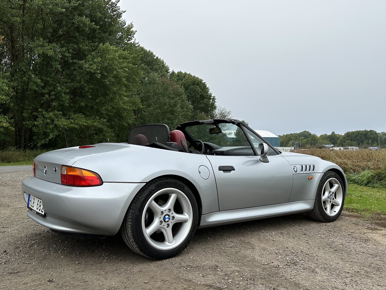 Exterior image of 1997 BMW Z3 2.8 Roadster
