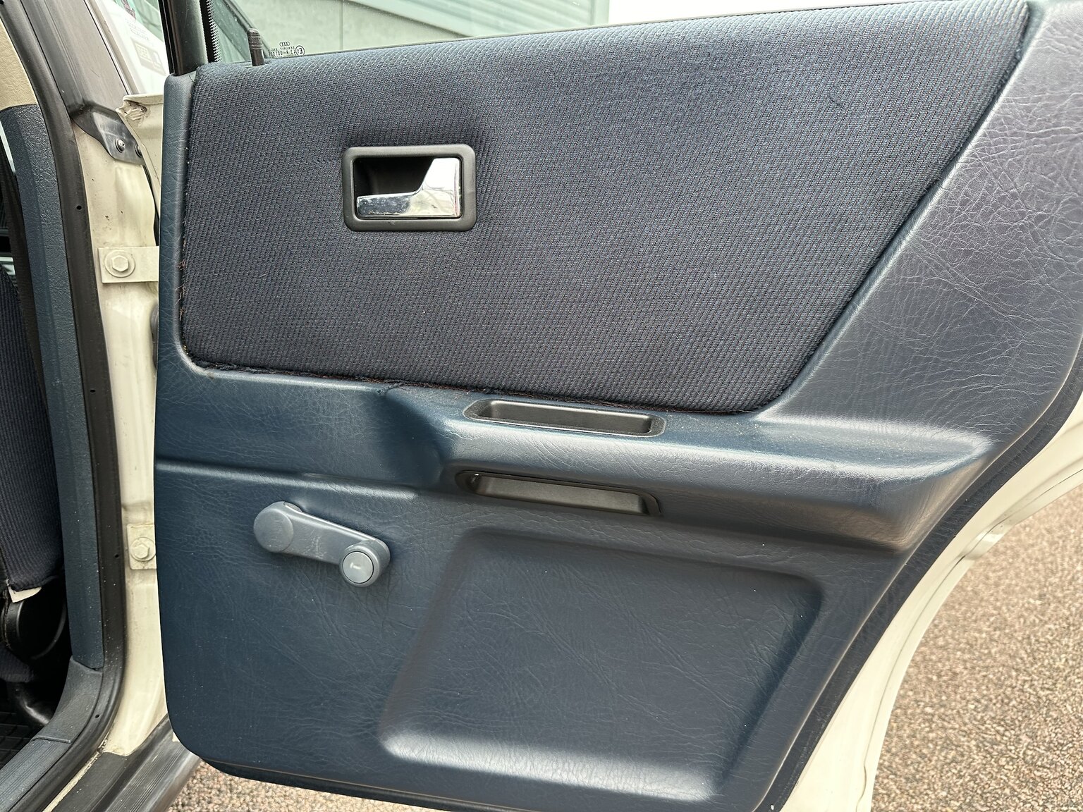 Interior image of 1988 Audi 80 (27)