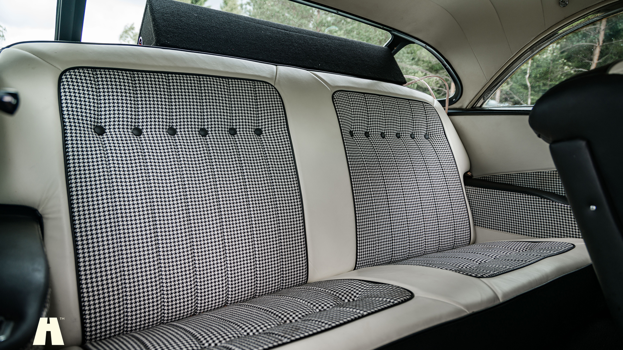 Interior image of 1957 Buick Special Riviera (Model 46R) V8 (17)