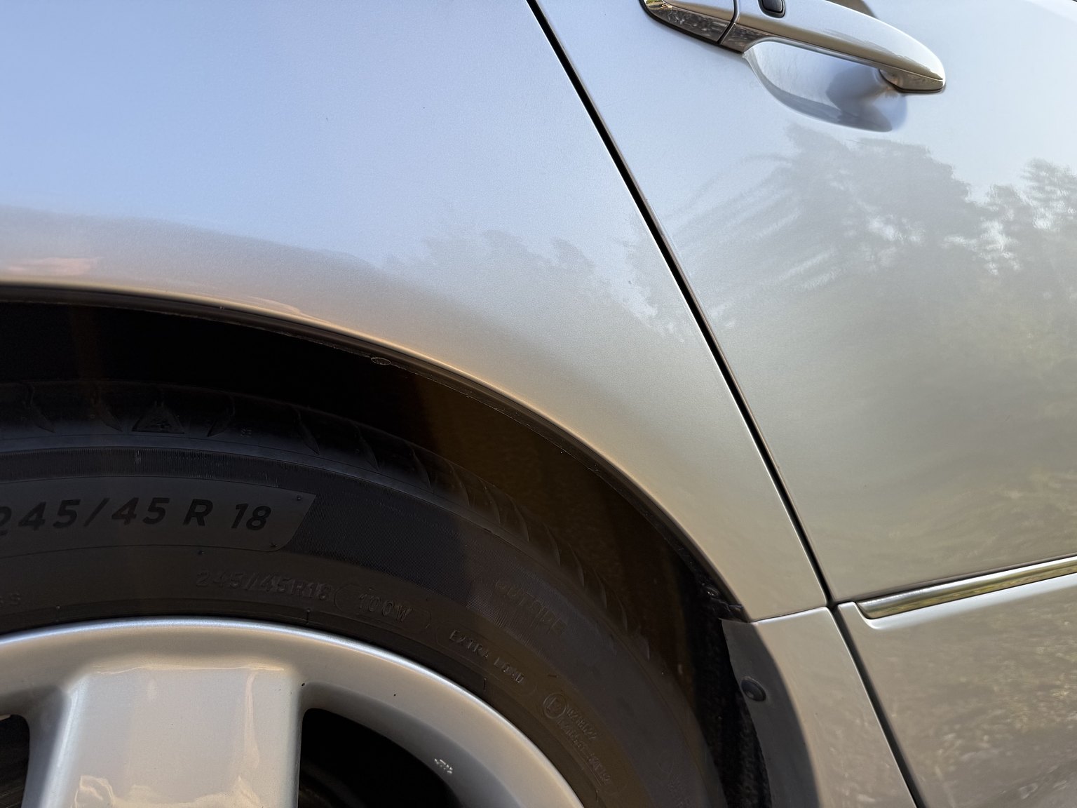 Exterior image of 2005 Lexus LS 430 4.3 V8