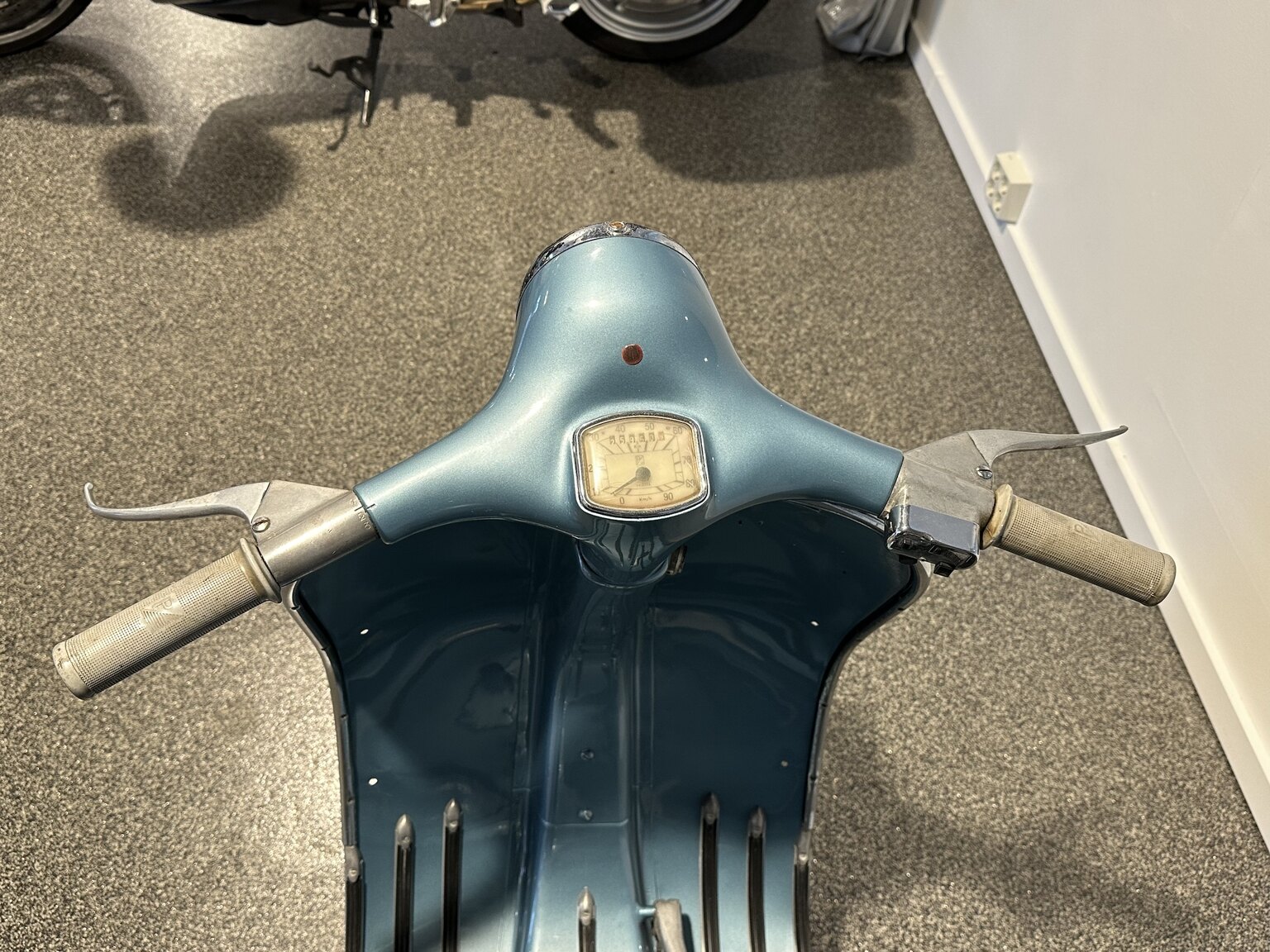 Exteriörbild på 1959 Vespa Piaggio 150cc Widebody