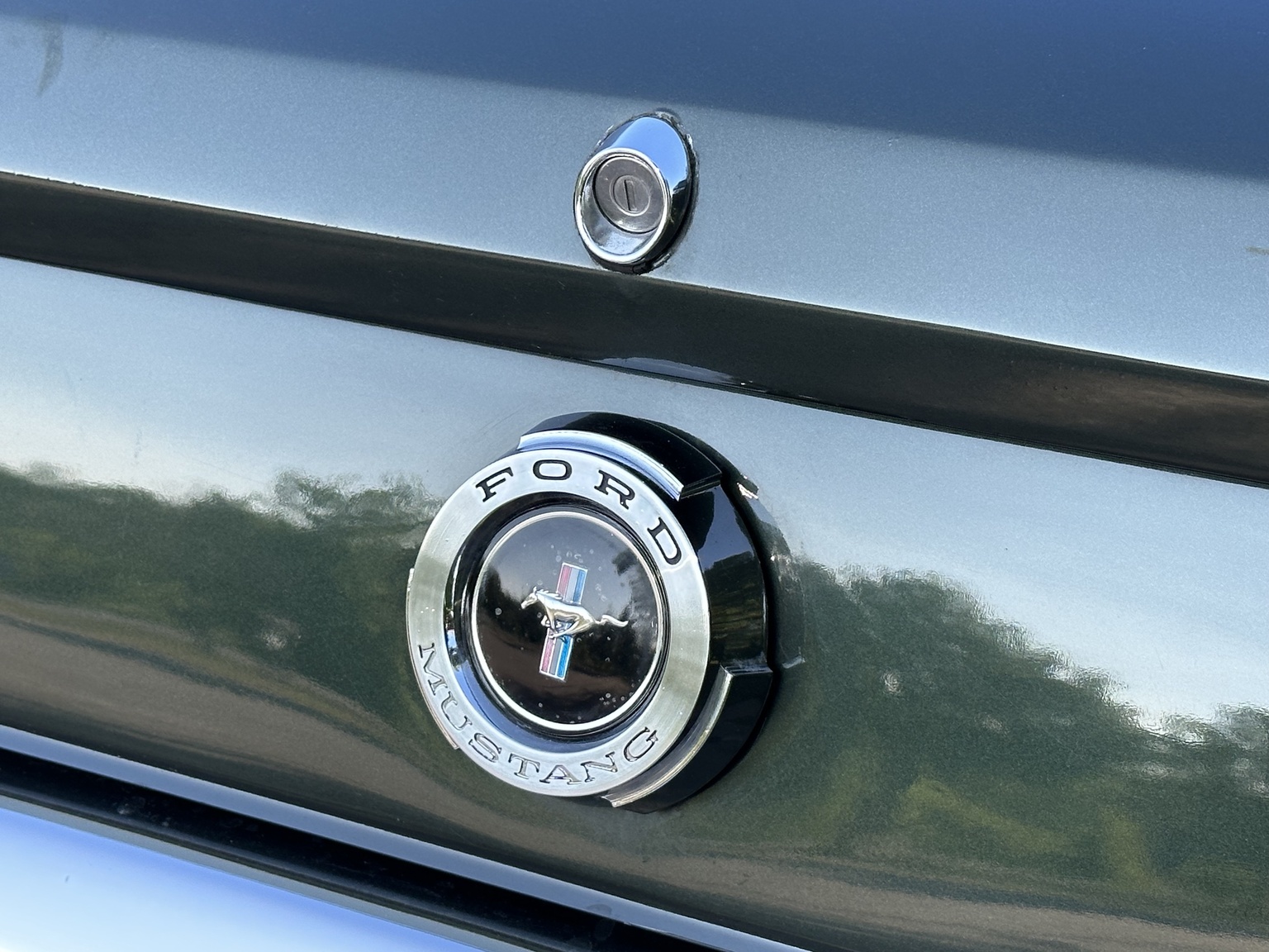 Exteriörbild på 1965 Ford Mustang 289 Cabriolet