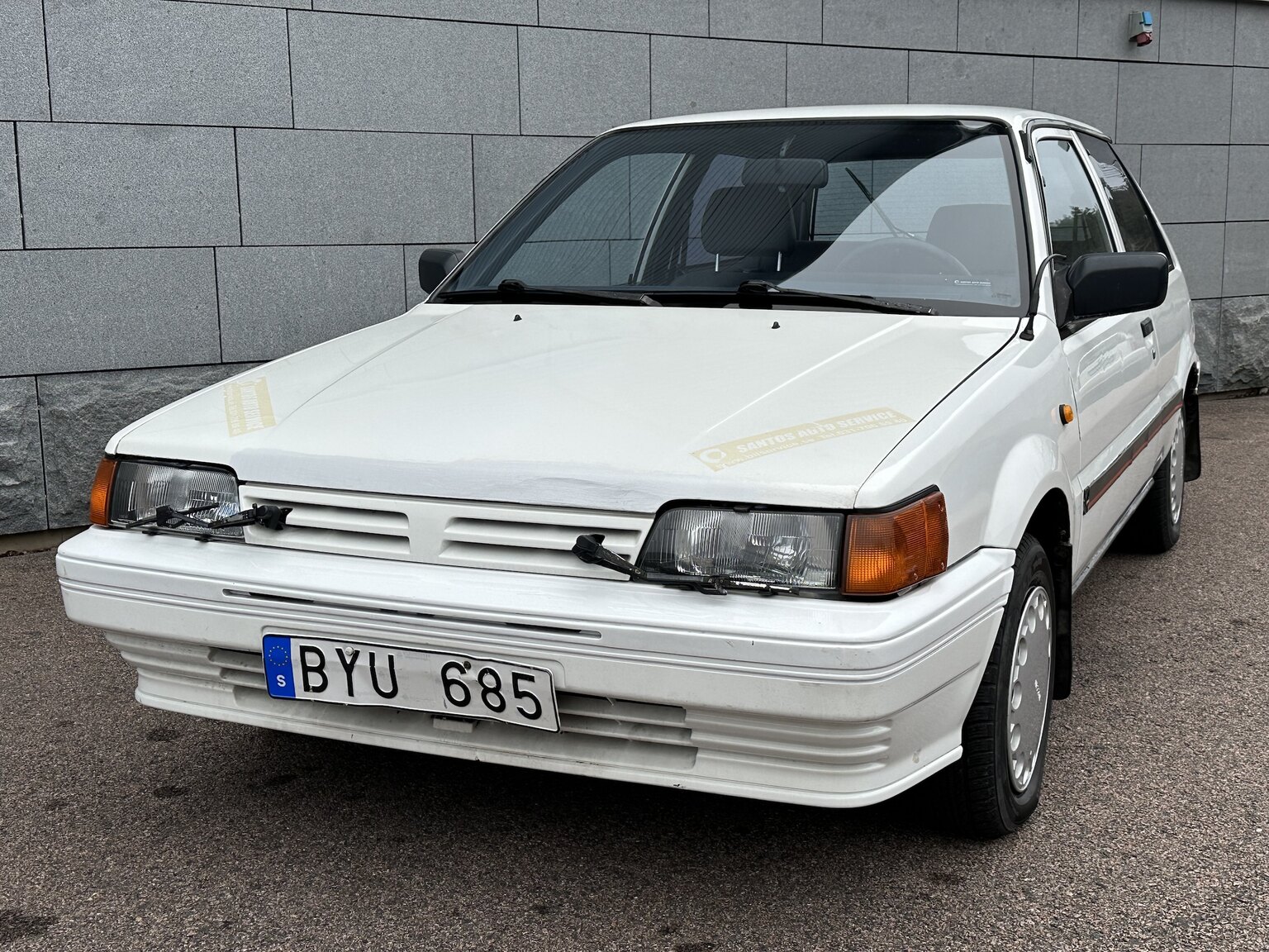 Exterior image of 1988 Nissan Sunny (4)
