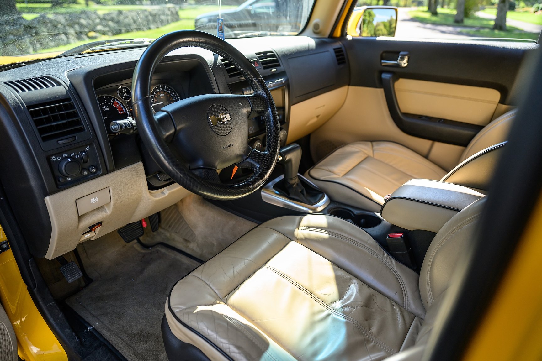 Interior image of 2006 Hummer H3