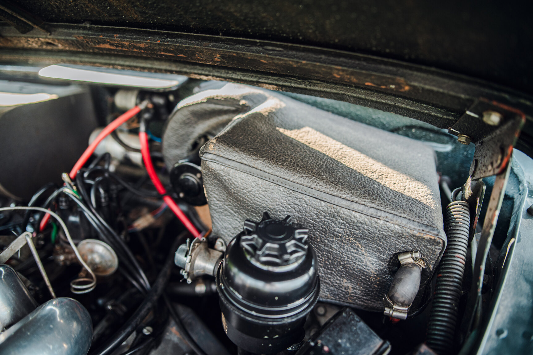 Image of 1965 Daimler 250 V8 mechanics