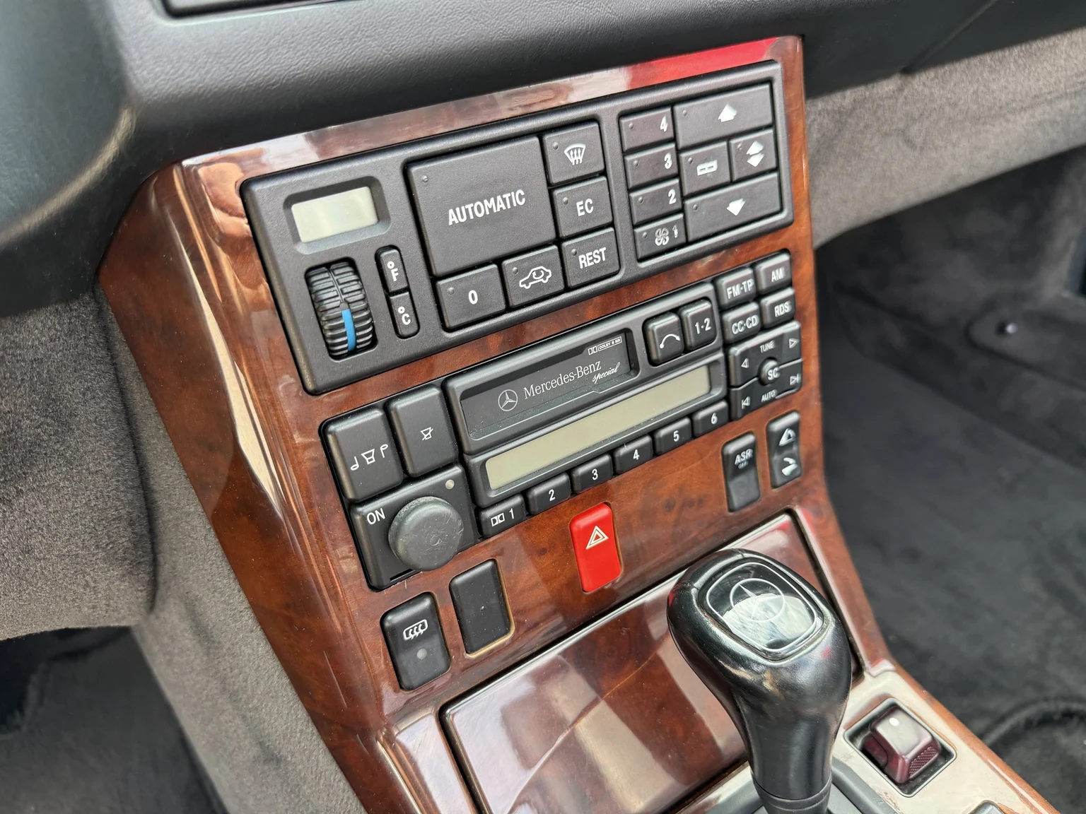 Innenraumfoto von 1995 Mercedes-Benz SL 500 (30)