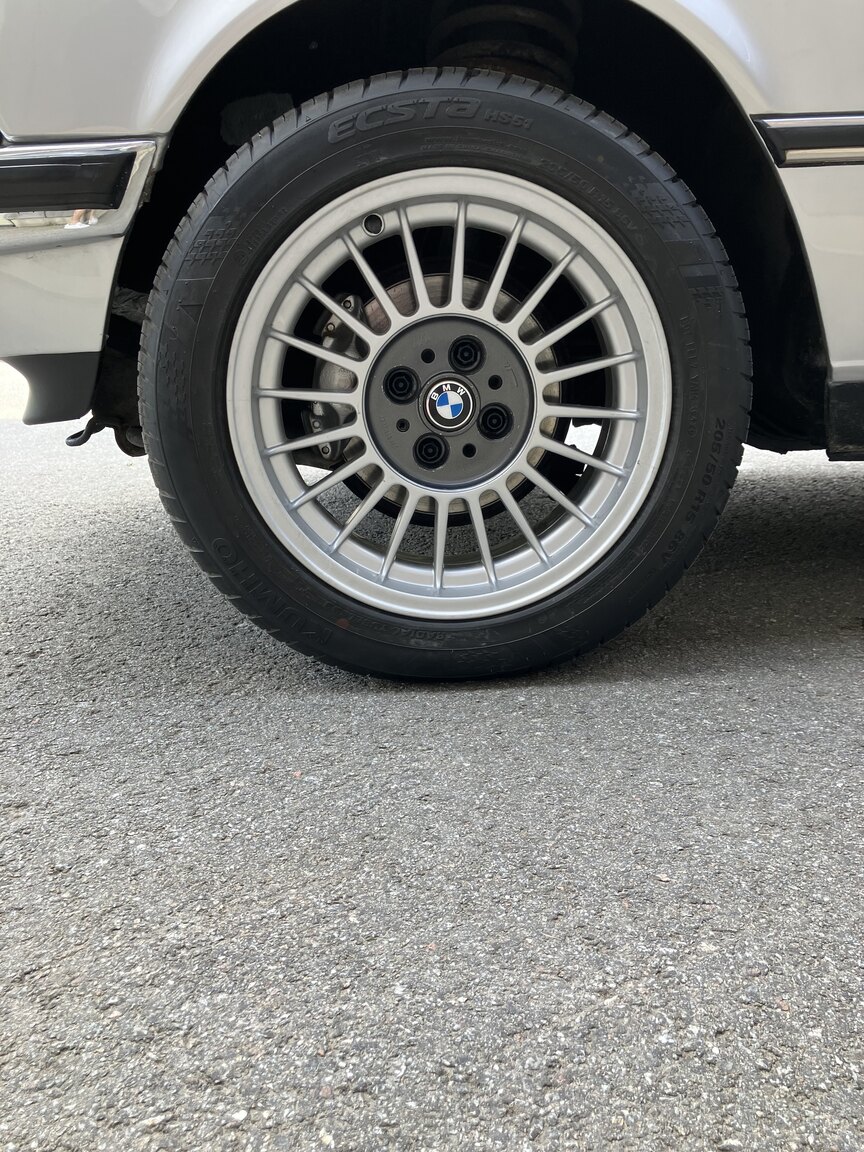 Exteriörbild på 1979 BMW 323i