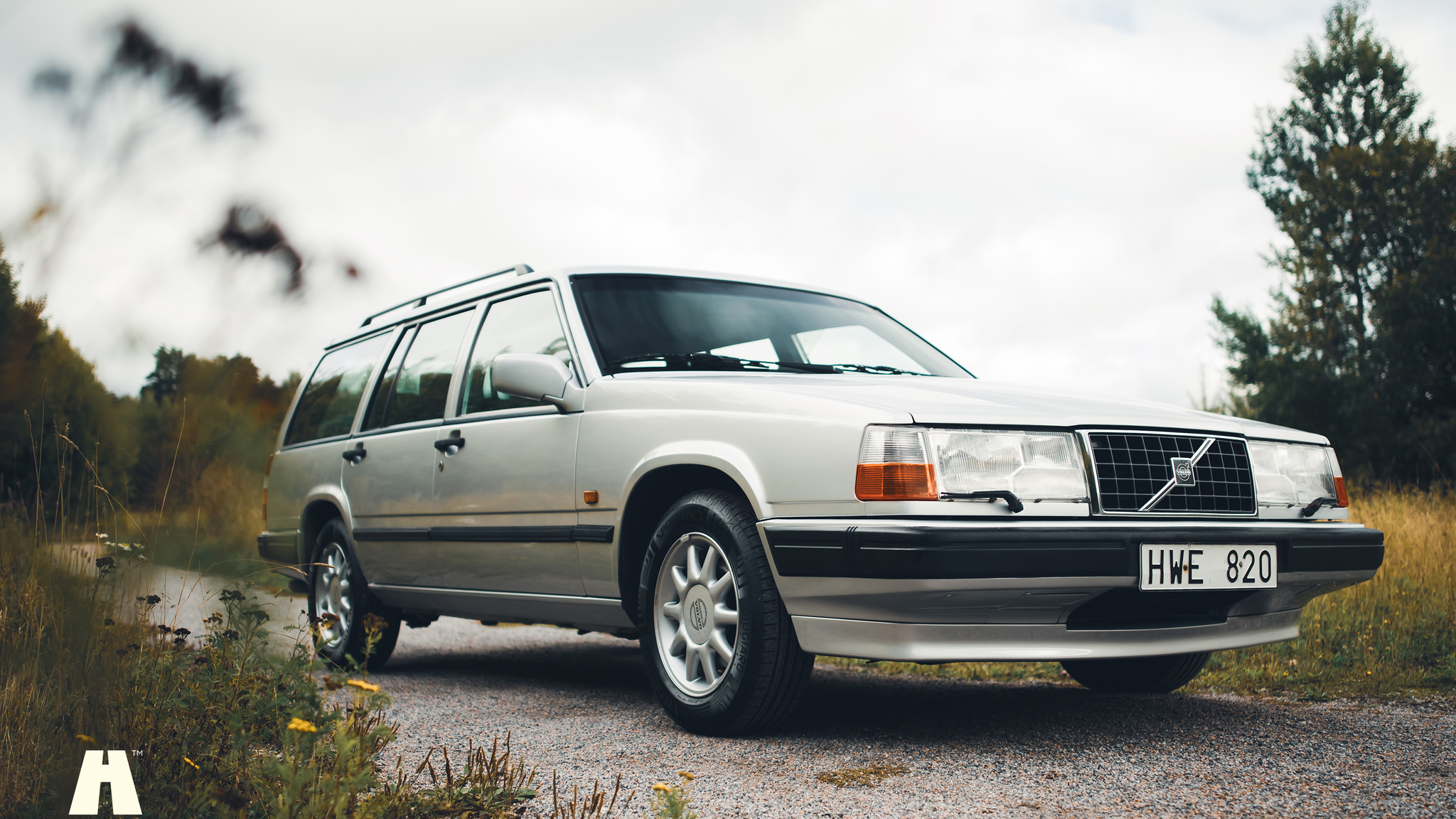 Exterior image of 1997 Volvo 945 