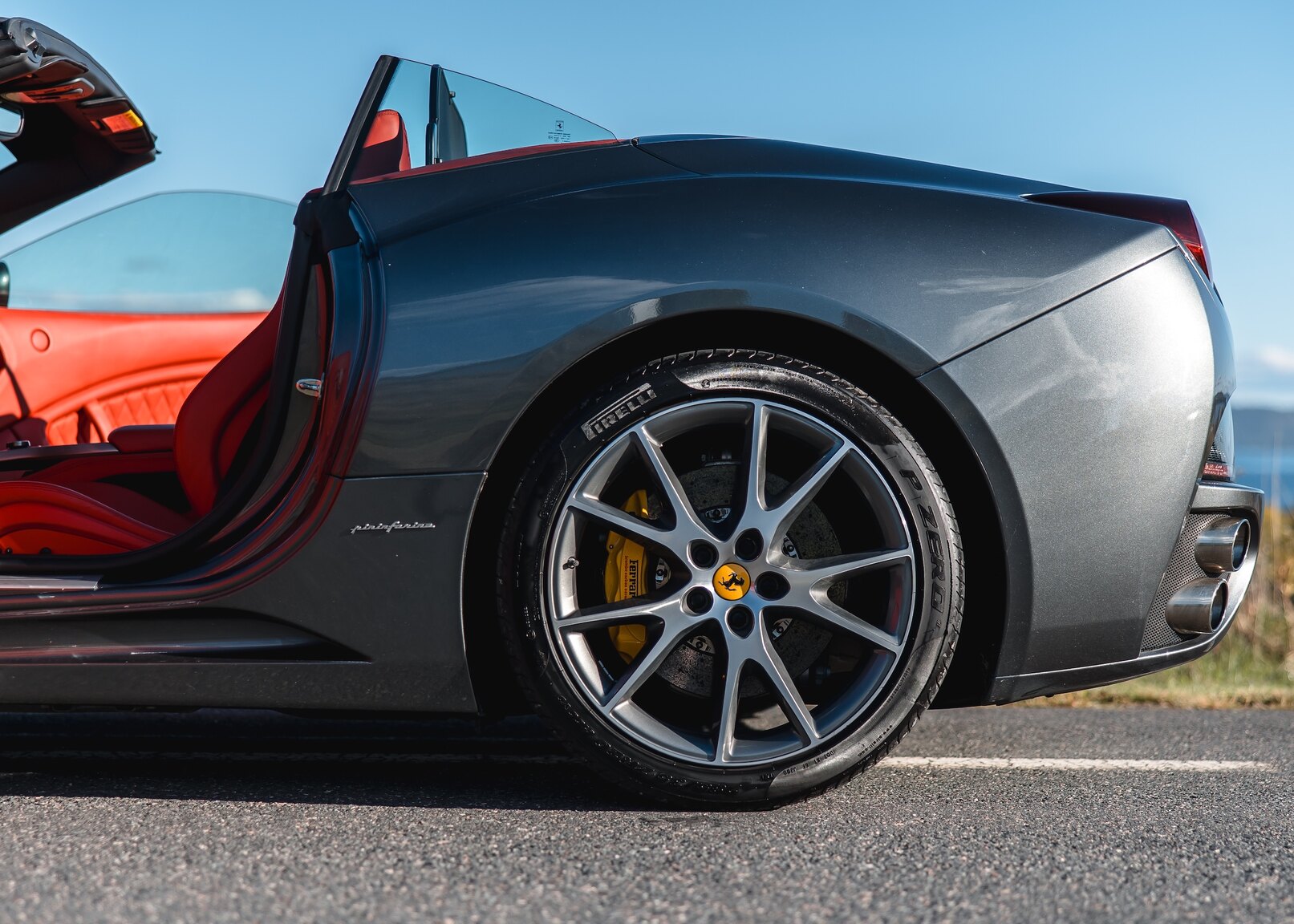 Exterior image of 2011 Ferrari California 