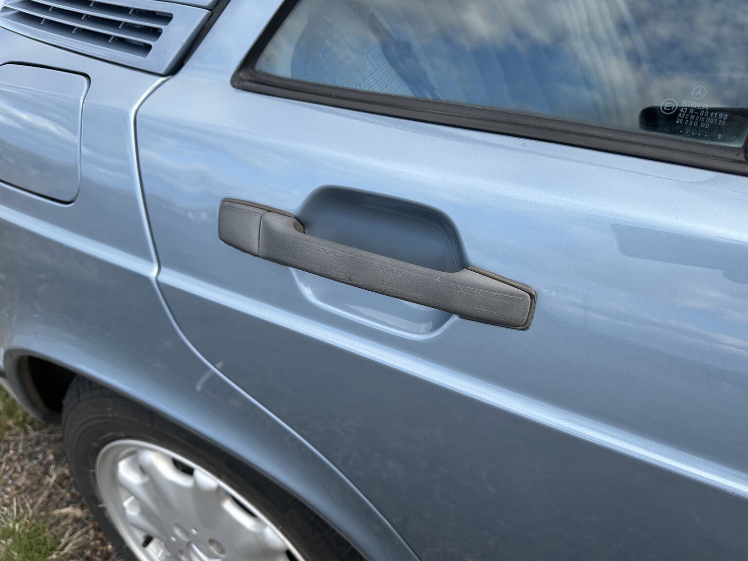 Exterior image of 1988 Mercedes-Benz 190 E