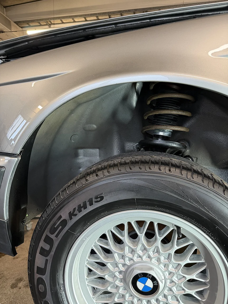 Exterior image of 1988 BMW 535i - NO RESERVE (57)