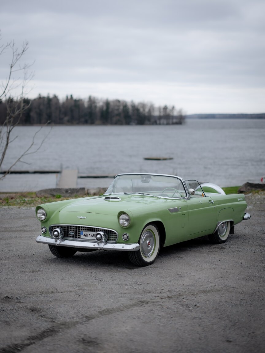 Exteriörbild på 1956 Ford Thunderbird (4)