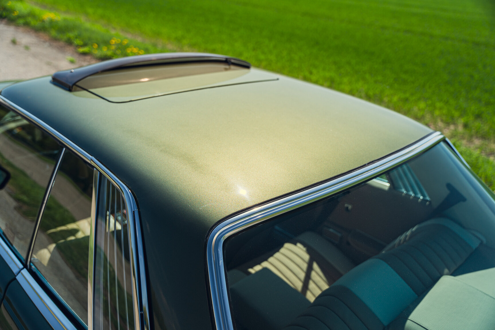 Exterior image of 1976 Mercedes-Benz 450 SLC (15)