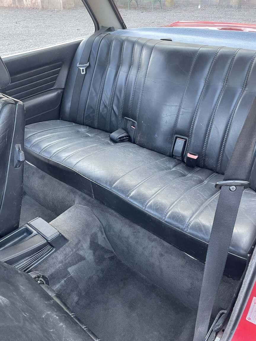 Interior image of 1987 BMW 320i