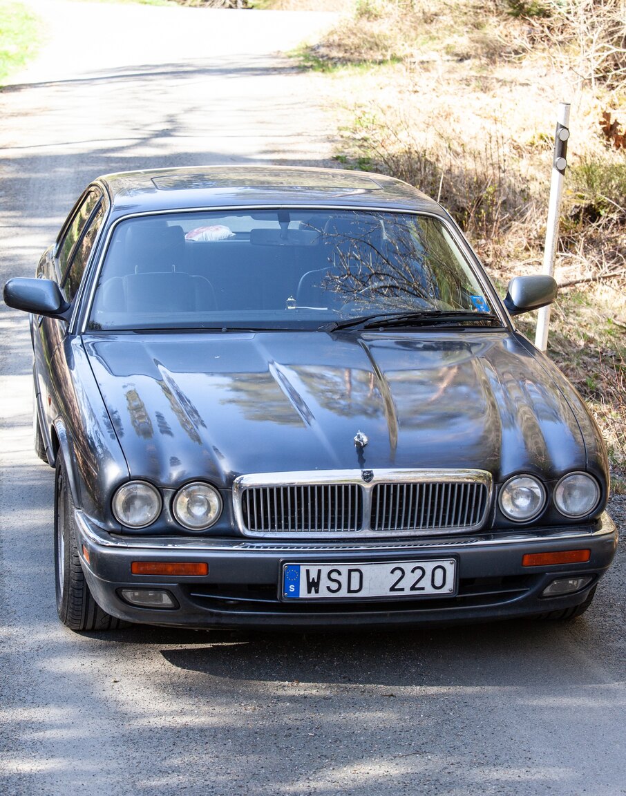 Exterior image of 1997 Jaguar XJ6 3.2