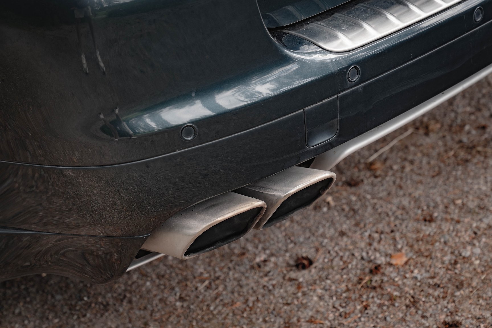 Exterior image of 2005 Porsche Cayenne Turbo WLS