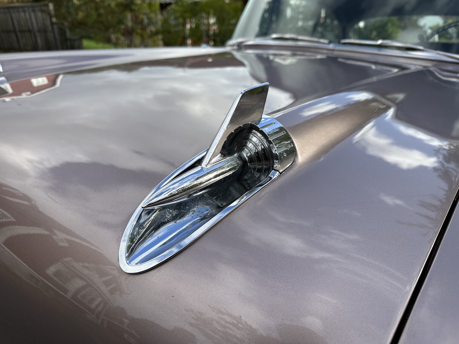 Exteriörbild på 1957 Chevrolet Two-Ten Restomod (38)