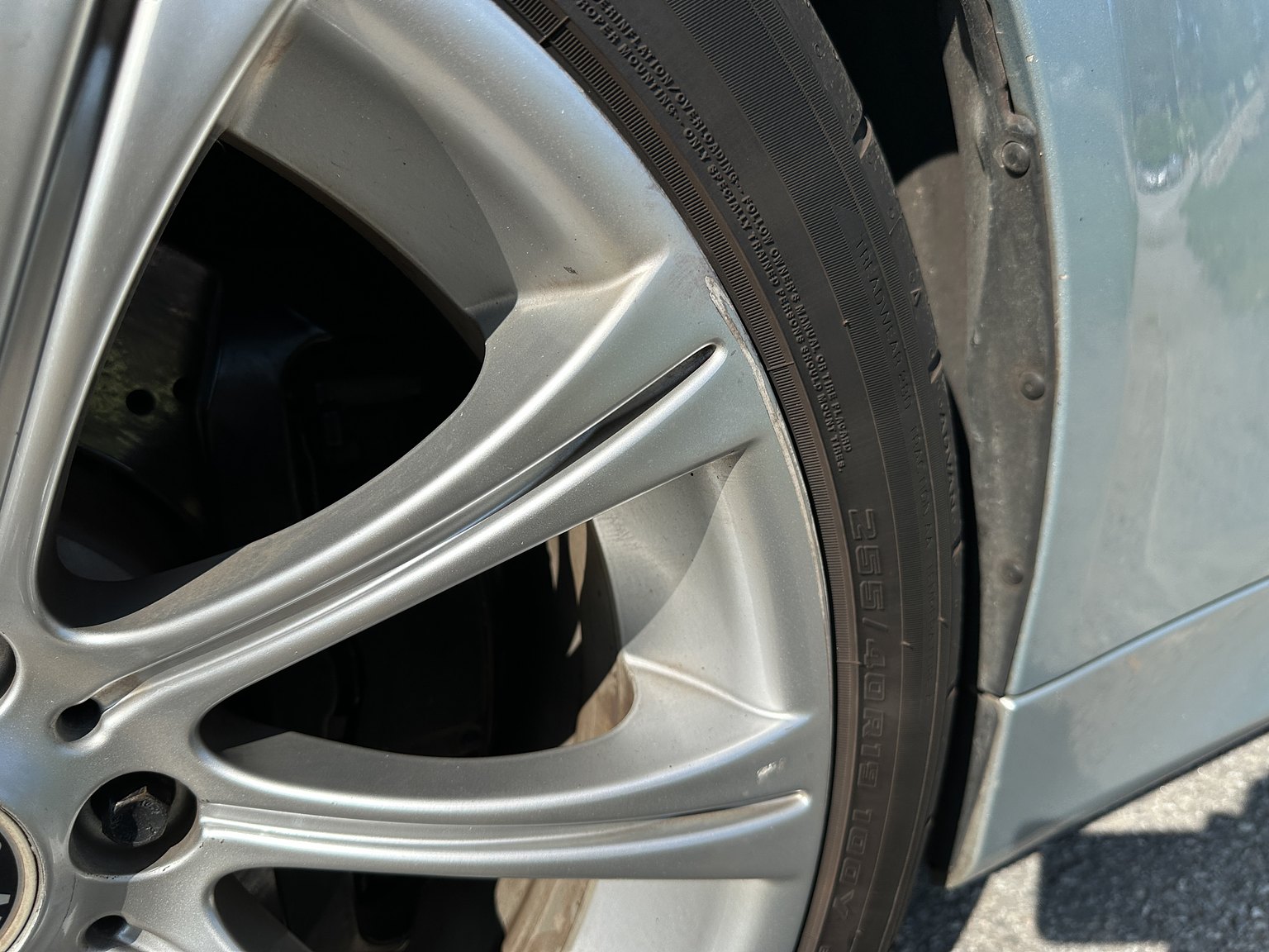 Exterior image of 2006 BMW E60 M5