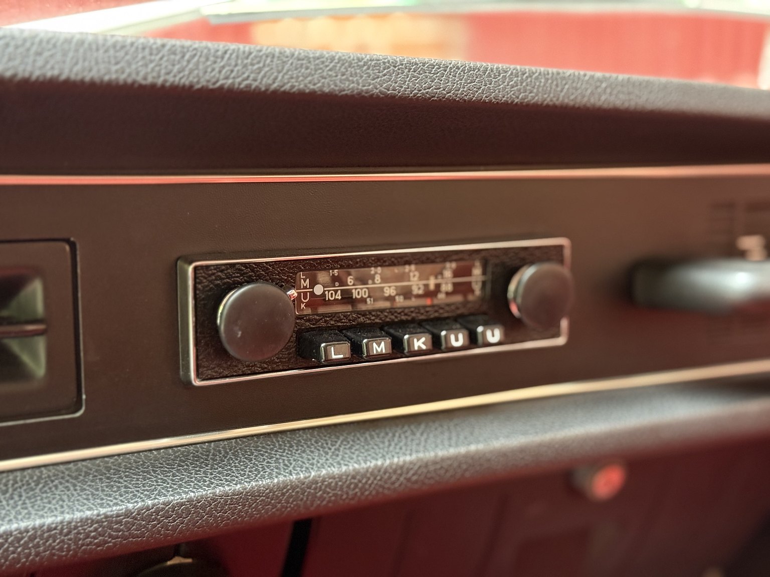 Interior image of 1970 Volvo 142 Automatic