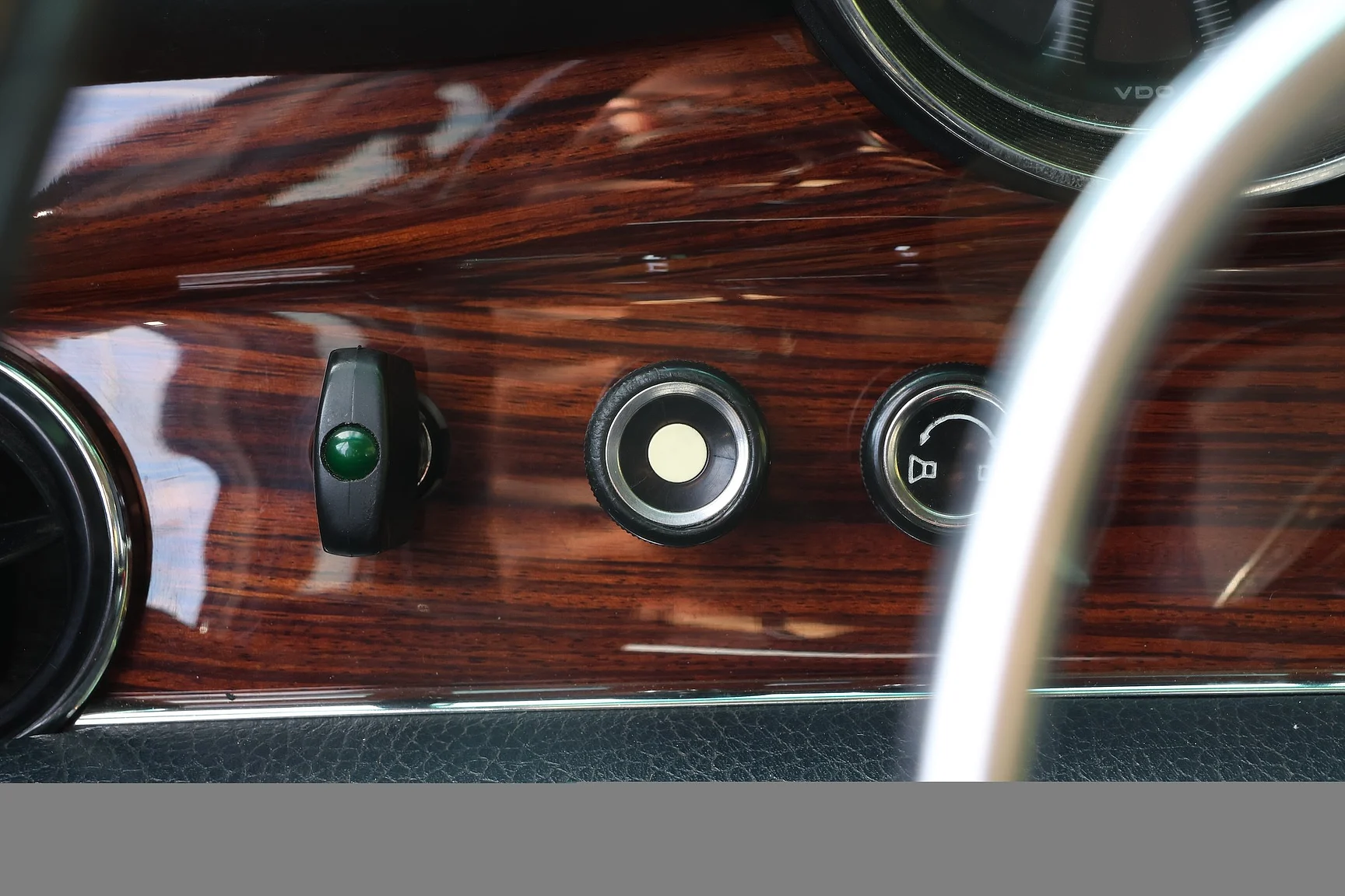 Innenraumfoto von 1972 Mercedes-Benz 280 SE 4.5  (46)