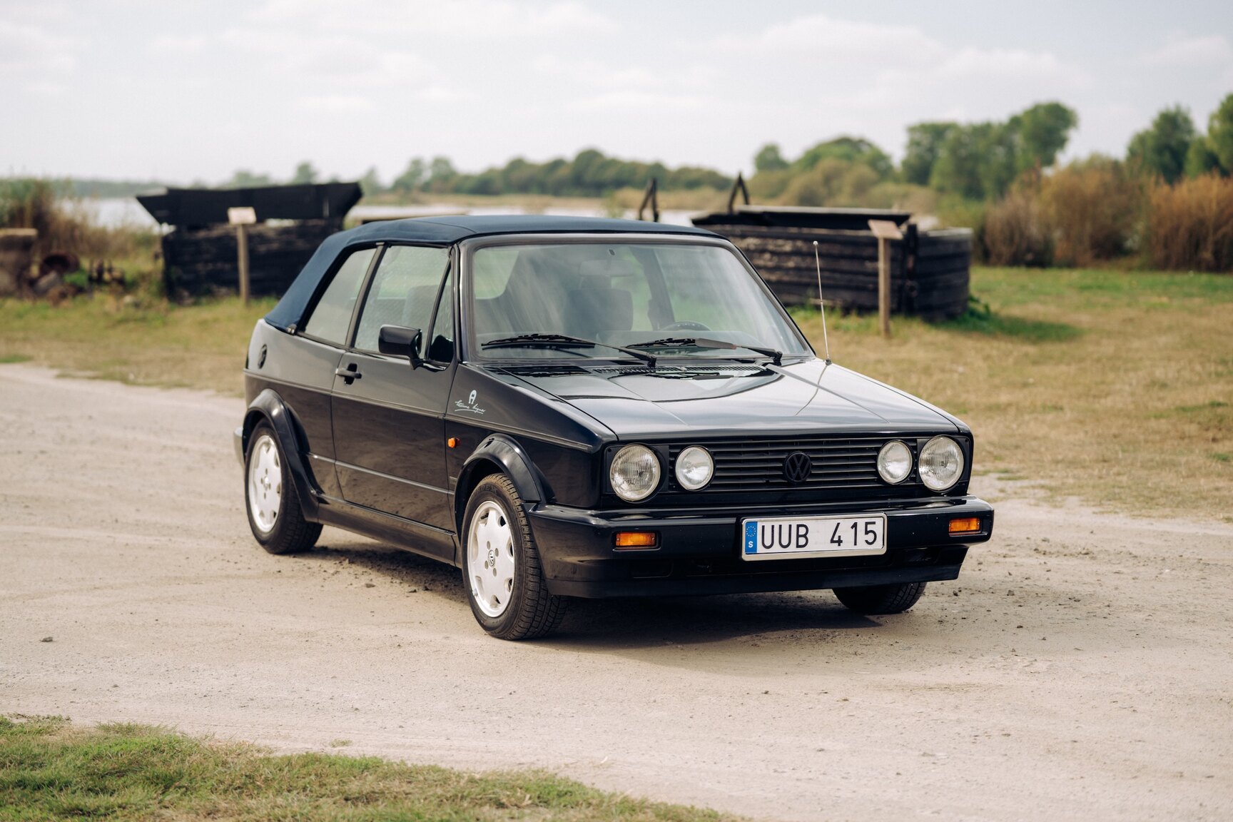 Exterior image of 1991 VW Golf Cabriolet "Etienne Aigner Edition"