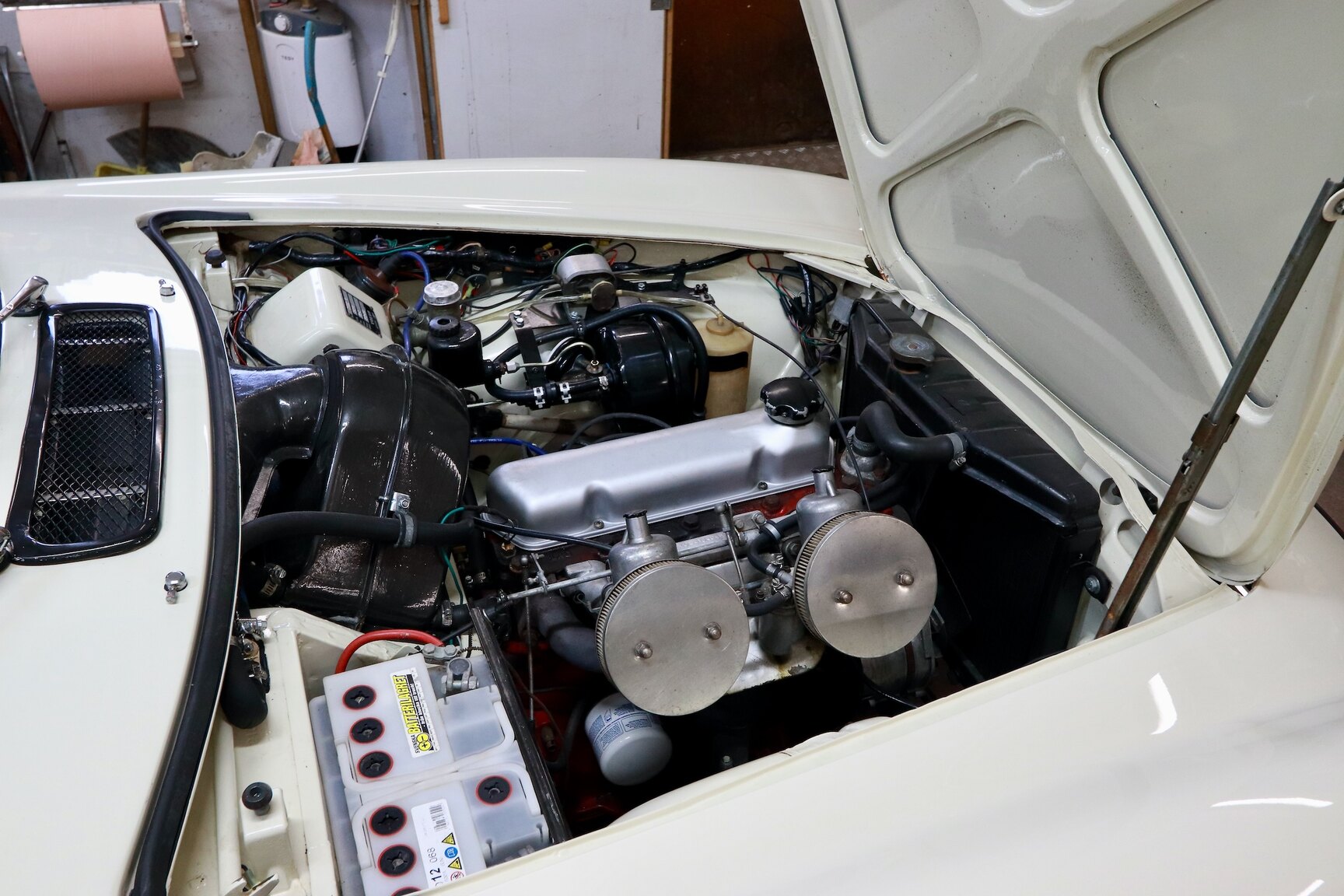 Image of 1964 Volvo P 1800S mechanics (2)