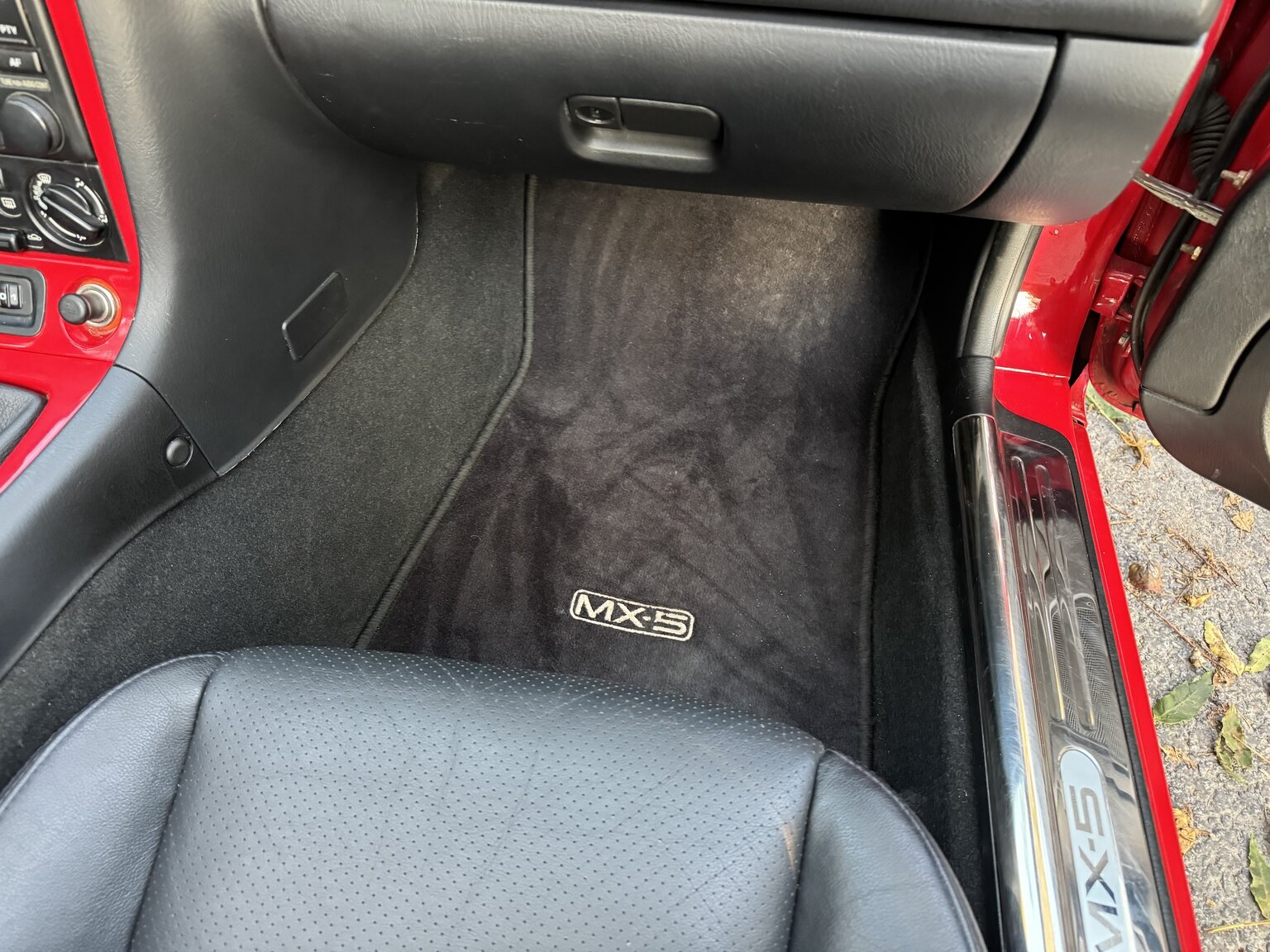 Innenraumfoto von 2004 Mazda MX-5