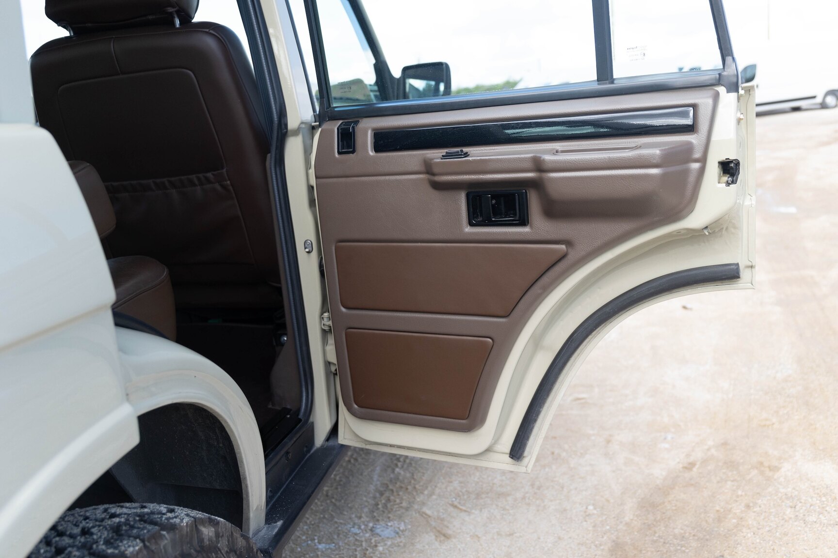 Innenraumfoto von 1991 Range Rover Restomod
