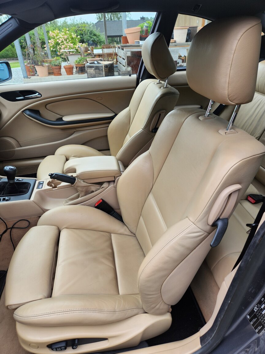 Interior image of 2002  BMW 330Ci 