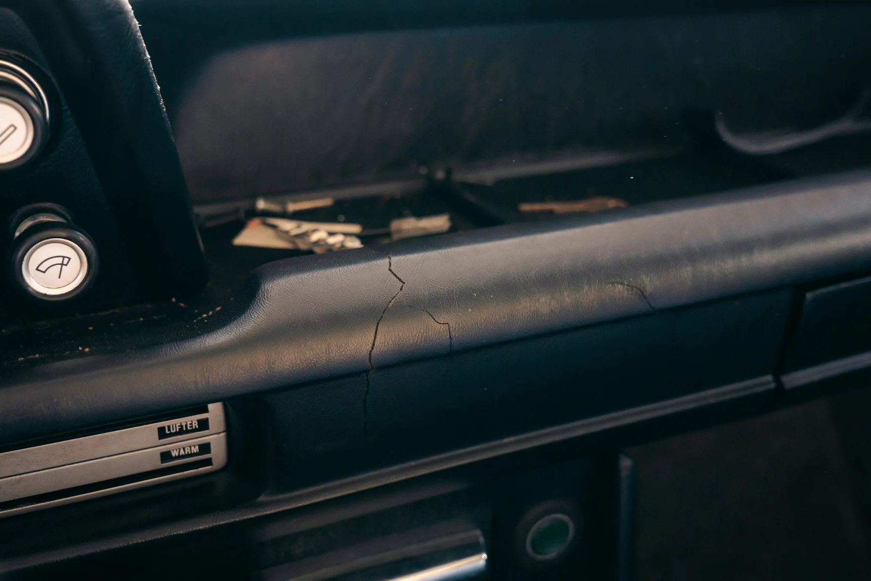 Interior image of 1973 BMW 1802 (15)