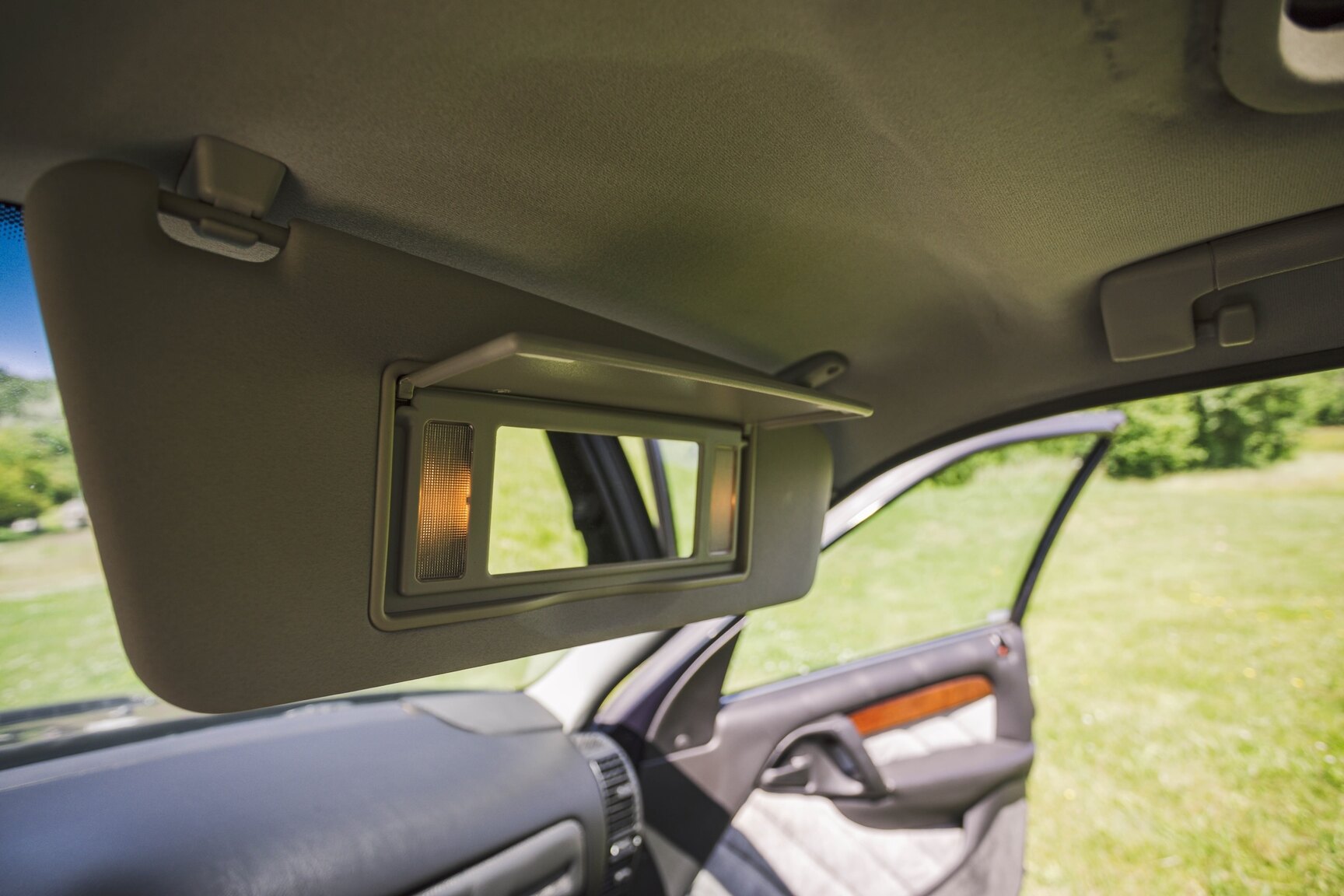 Interior image of 1991 Lotus Omega