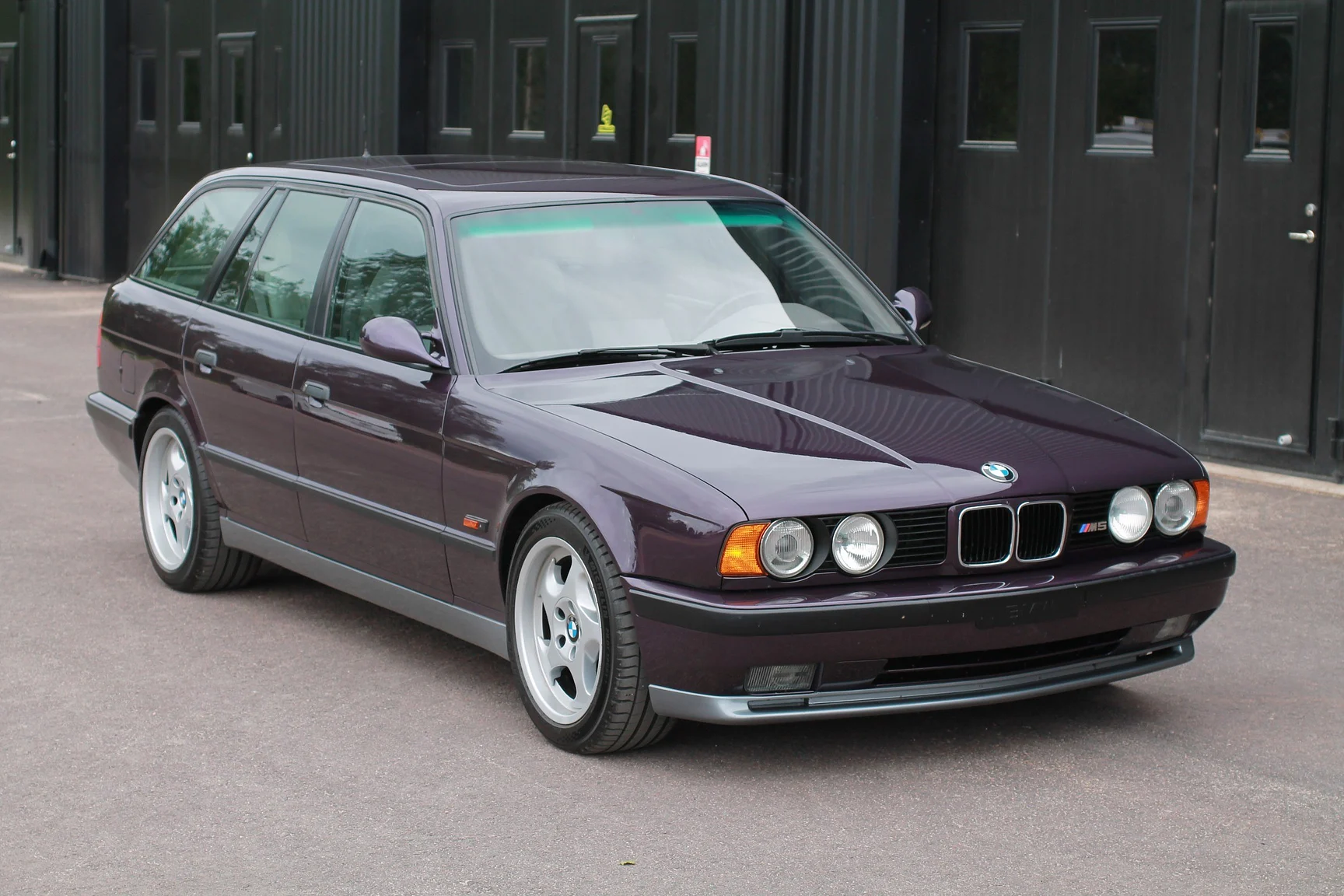 Exteriörbild på 1993 BMW M5 Touring 3.8 Manual (8)