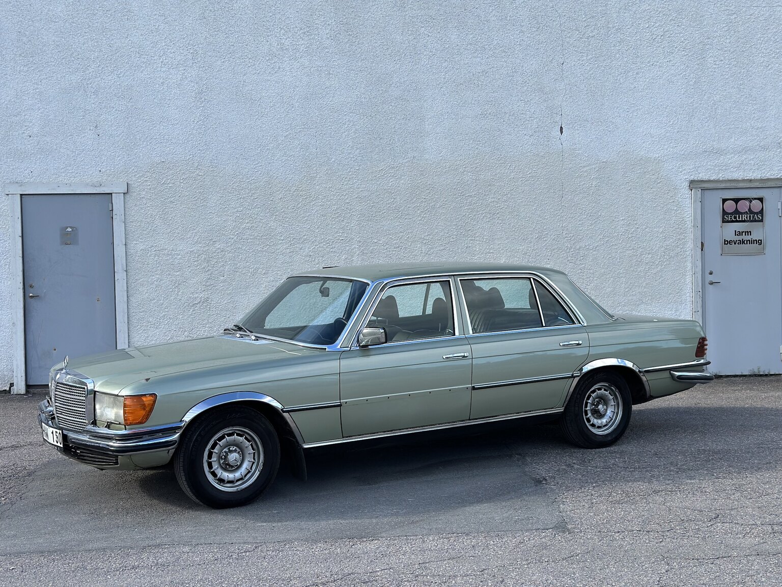 Exterior image of 1975 Mercedes Benz 450 SEL (1)