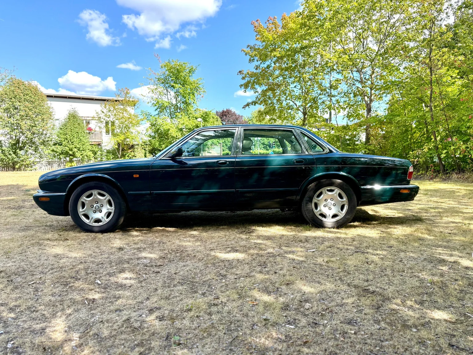 Exterior image of 2001 Jaguar XJ Sovereign 4.0 V8 (9)