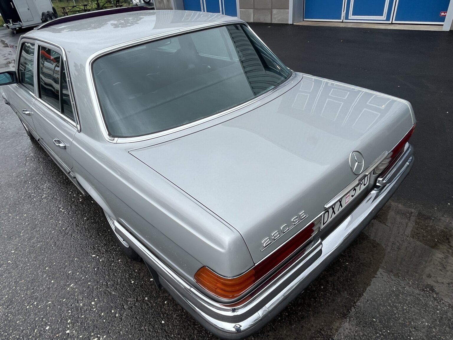 Exteriörbild på 1975 Mercedes-Benz 280 SE