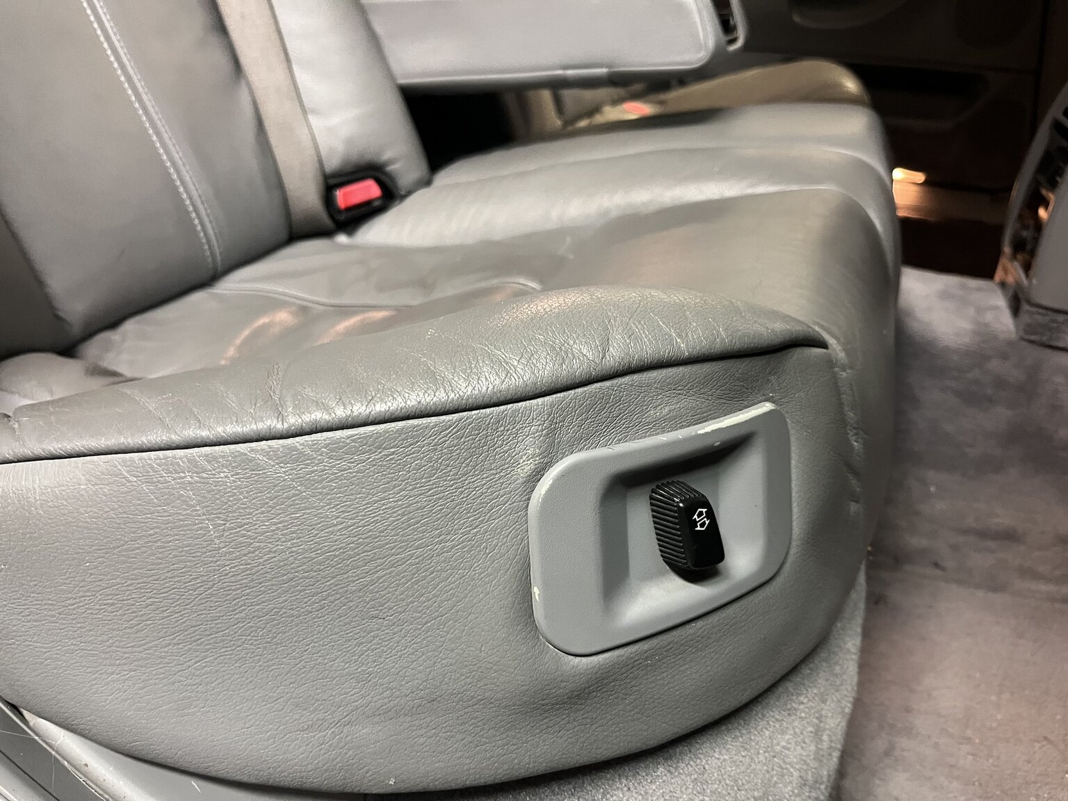 Interior image of 1996 BMW 750IA (30)