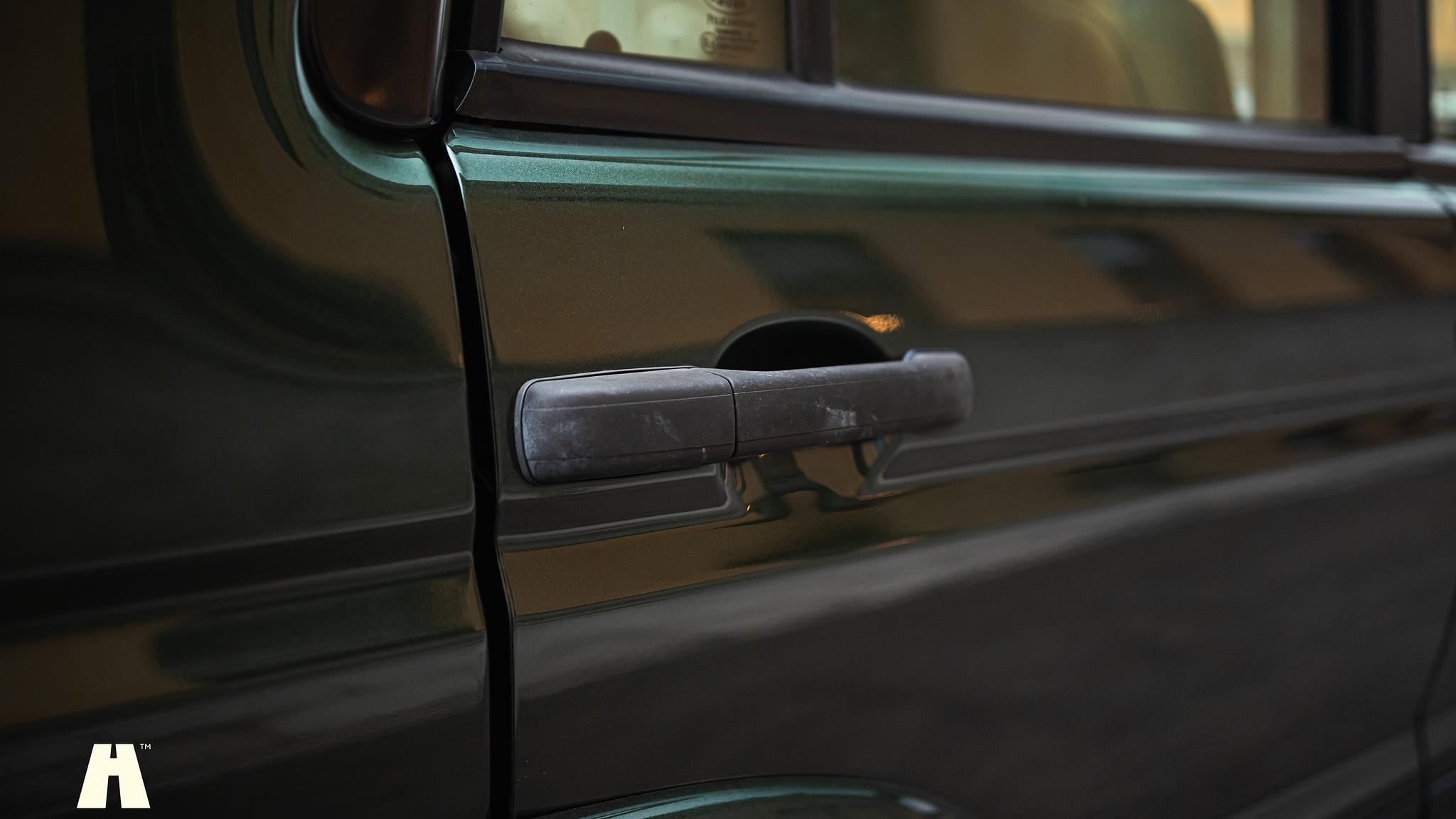 Exterior image of 2003 Land Rover Discovery II, 2003