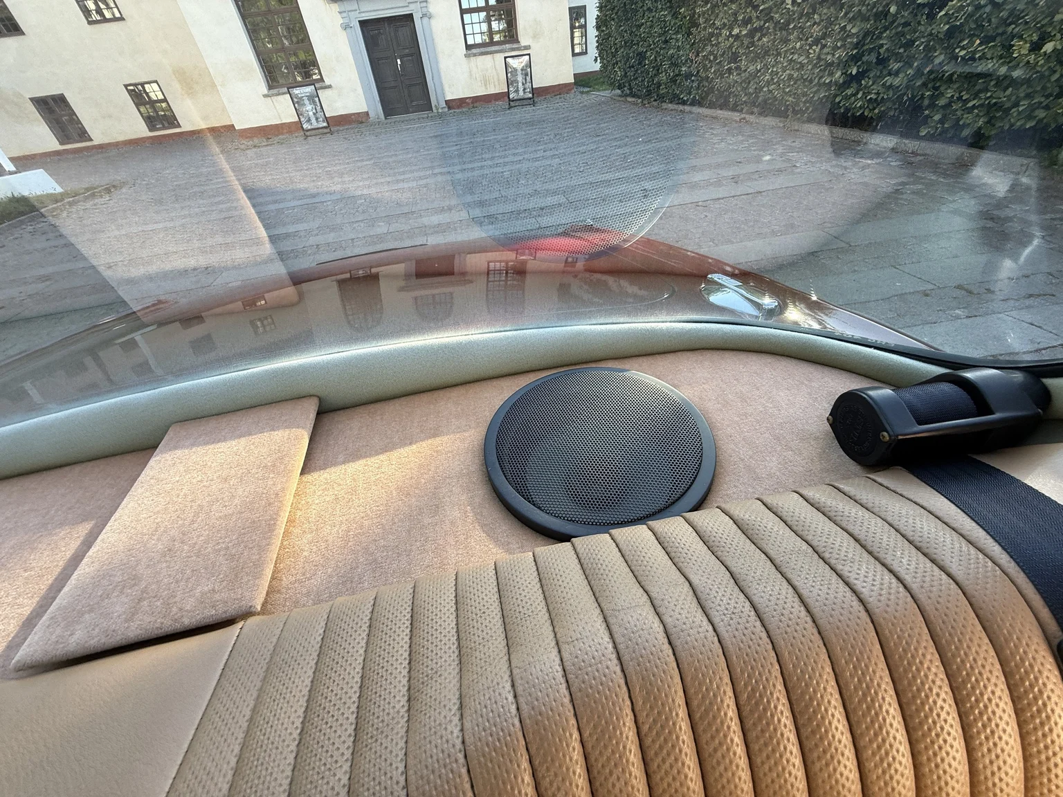 Interior image of 1970 Jaguar XJ12 Performance (44)