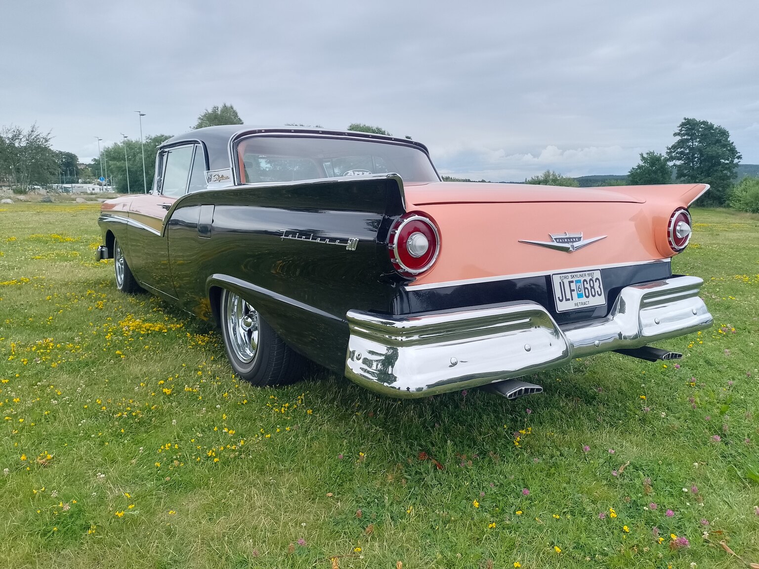 Aussenfoto 1957 Ford Fairlane 500 Skyliner Retract
