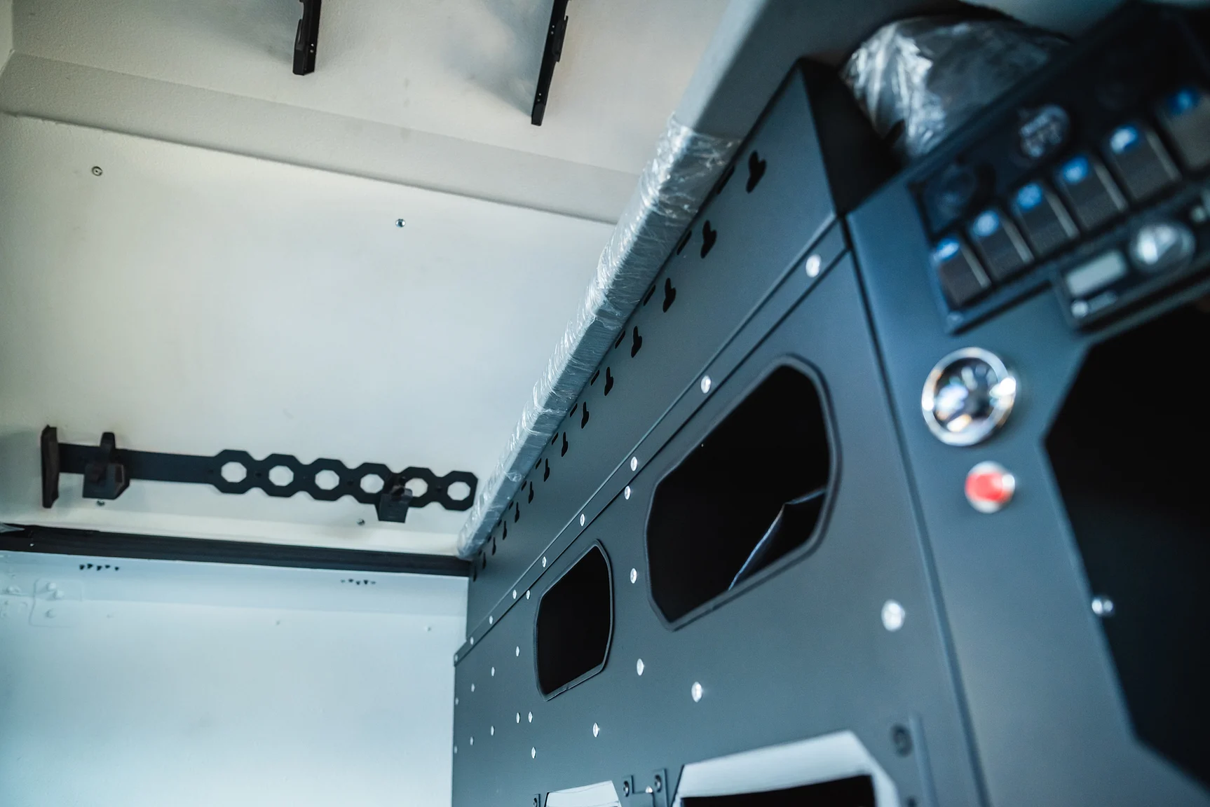 Interior image of 2020 Northea Camper Expedition Volkswagen Amarok (54)