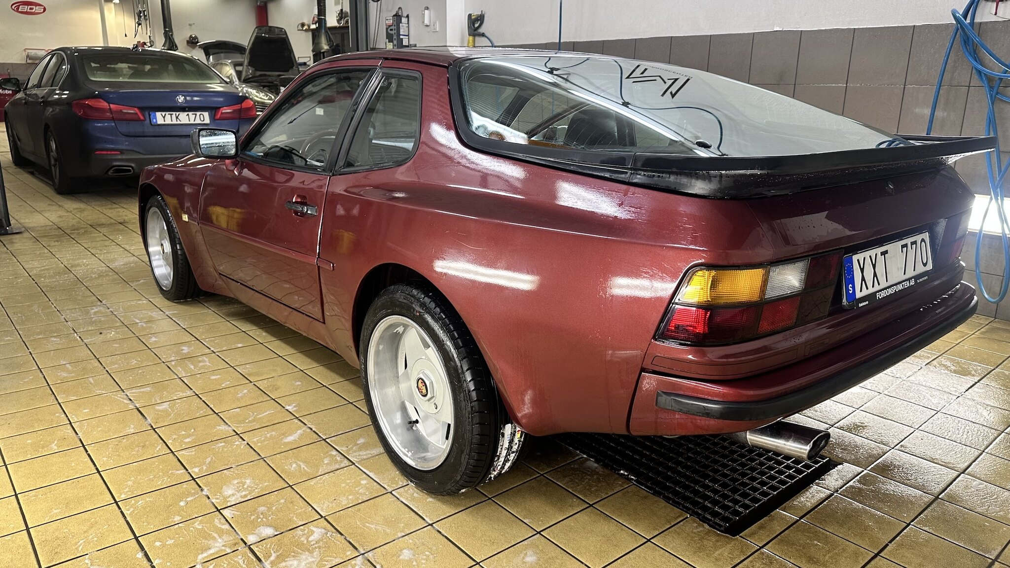 Exterior image of 1986 Porsche 944