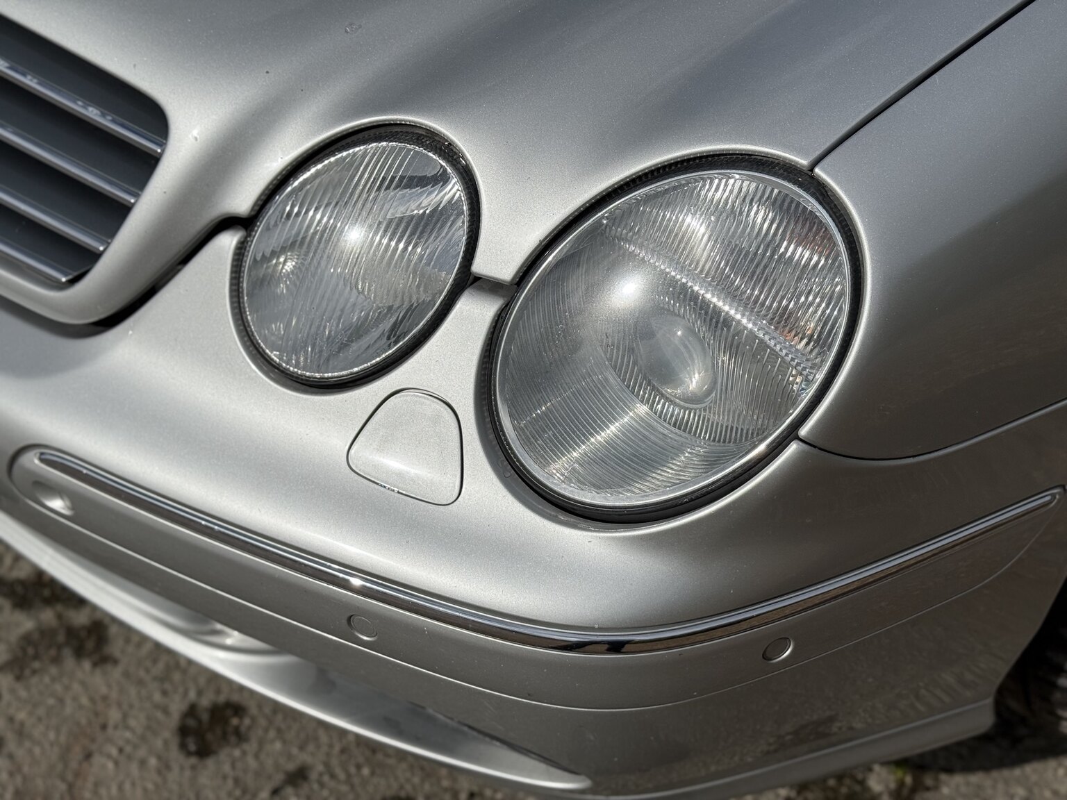 Exterior image of 2000 Mercedes-Benz CL 500