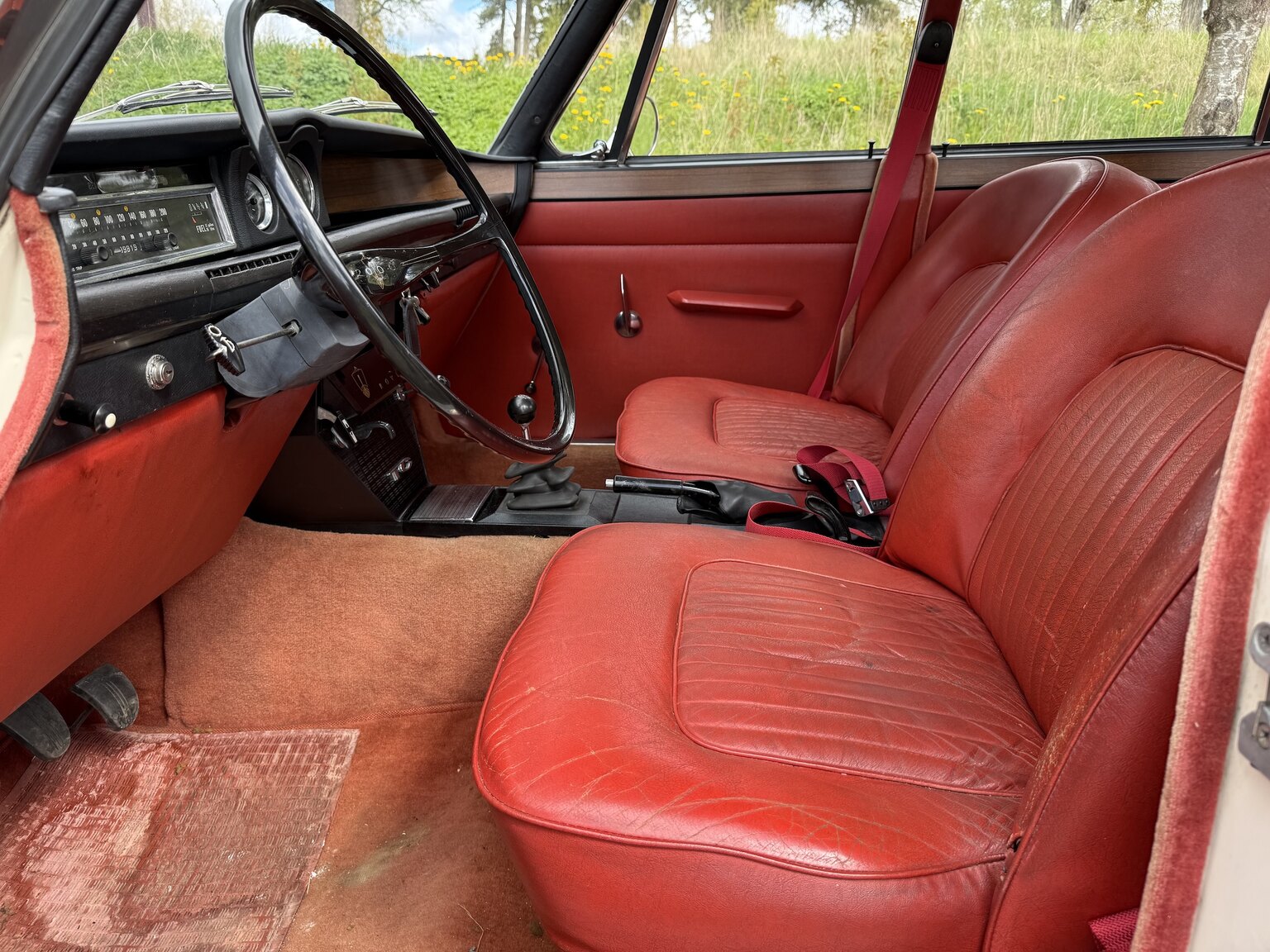 Interior image of 1967 Rover 2000 TC 2.0 OHC