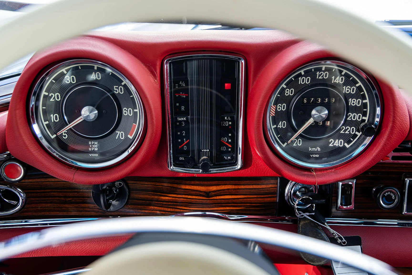 Innenraumfoto von 1970 Mercedes-Benz  280 SE 3.5 Coupé (6)