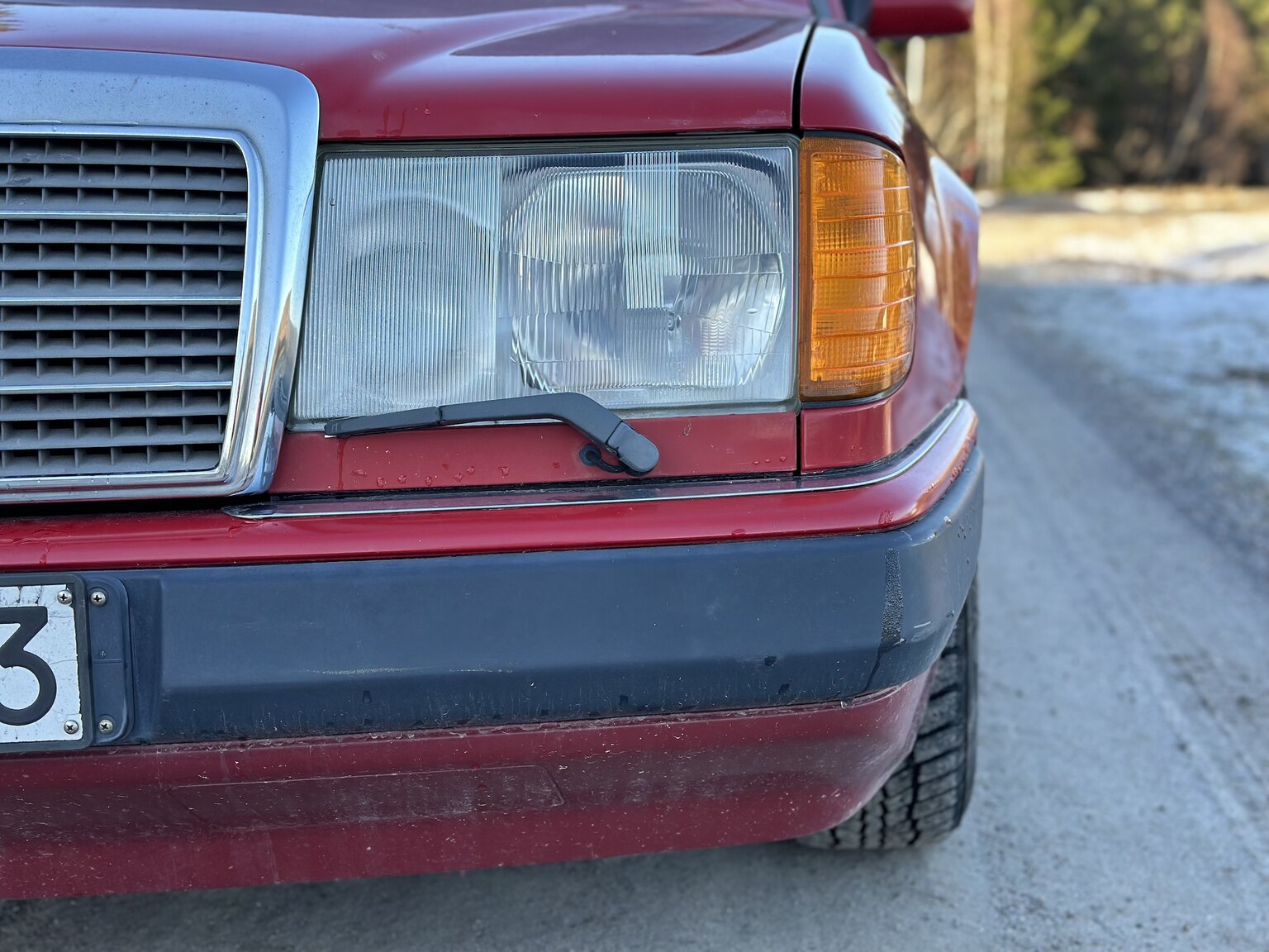 Exterior image of 1990 Mercedes-Benz 200 E