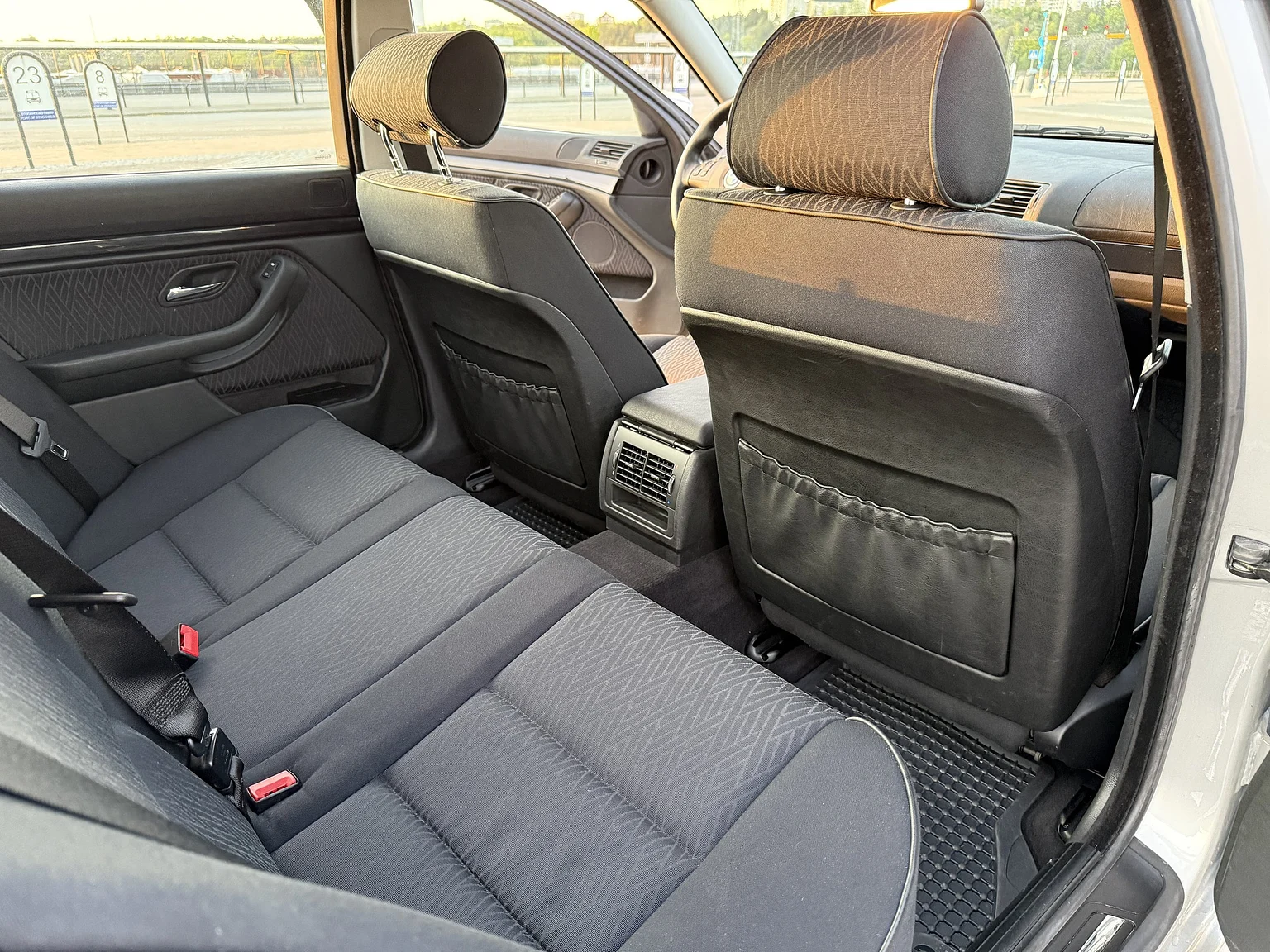 Innenraumfoto von 2002 BMW 520i (36)