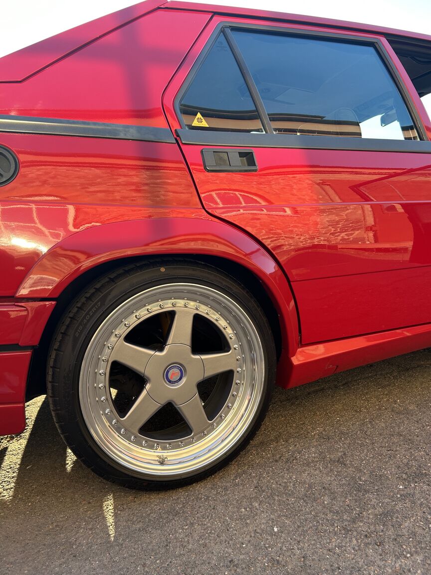 Exterior image of 1988 Alfa Romeo 75 (36)